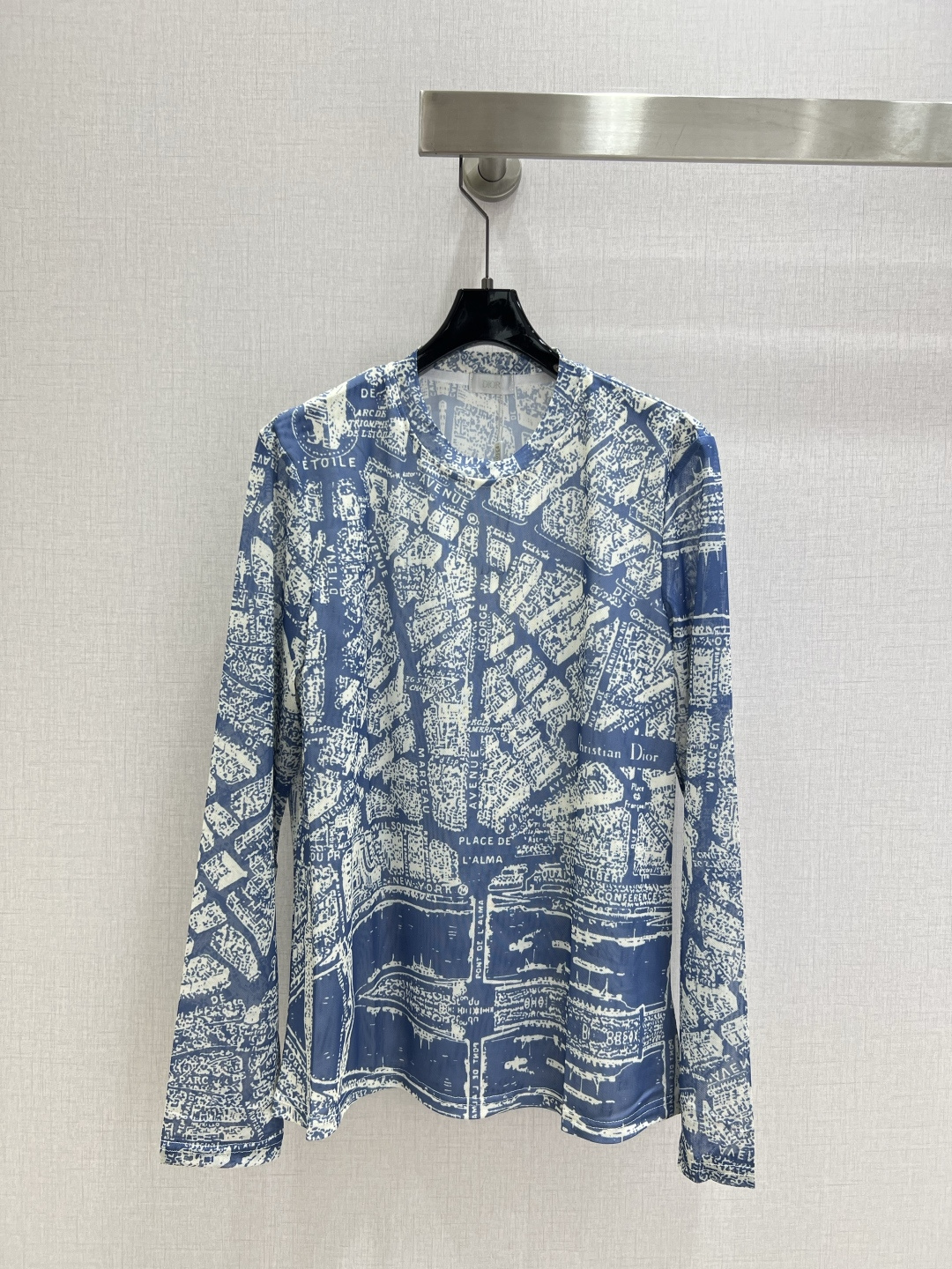 NO:500768,Highly recommended DIO*2025 early autumn new model, map printed mesh base long-sleeved top, penetrating printing, high-end and atmospheric, soft and elastic, comfortable, full of high-end outfit, semi-transparent, innovative fabric, light and soft, and the real thing is very good!  Tighten your body to show off your figure, your upper body is fashionable and versatile, and your outfit is beautiful. It is also beautiful to wear it off when you take off your coat!  High-quality workmanship depends on details One color SML code High-quality ABC,,dior,jackets & coats,alexander wang19860909强烈推荐 DIO*2025早秋新款 地图印花网纱打底长袖上衣 渗透印花 高级大气 柔软弹力很舒服 满满的穿搭高级感 半透视 创新面料 轻盈柔软 实物非常赞！紧身显身材 上身洋气百搭,穿搭好看 脱掉外套里搭也是美美的！高品质做工看细节 一个色 SML码 高品质ABC,,dior,jackets & coats,alexander wang,Women's clothing