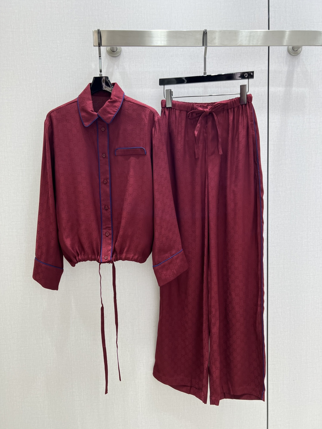 NO:500762,Highly recommended GUC*2025 early autumn new style classic silk jacquard shirt set very comfortable and high-end to fit the classic and versatile color SMLXL code high quality ABC, gucci,shirts,alexander wang19860909强烈推荐 GUC*2025早秋新款 经典人丝提花衬衫套装 身上非常舒适高级感拉满经典百搭一个色 SMLXL码 高品质ABC,,gucci,shirts,alexander wang,Women's clothing