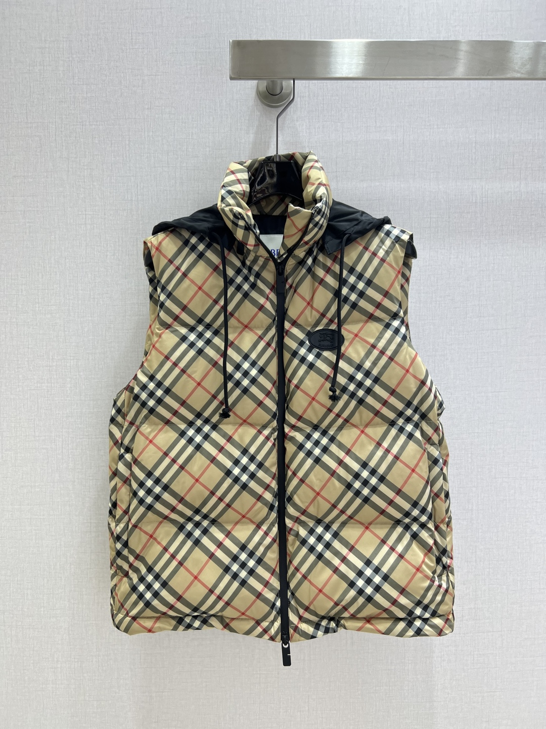 NO:504060,Highly recommended with dust bags BUR*2025 early autumn new style down jacket sleeveless vest jacket Positioning and lattice hat can be hidden low-key and high-end classic style super warm soft and delicate huge warmth thick warmth super stylish. Must-have for winter One color SMLXL code High quality AB, burberry, jackets & coats, down jacket, hats, alexander wang19860909配防尘袋强烈推荐 BUR*2025早秋新款 羽绒服无袖马甲外套 定位对格 帽子可隐藏 低调又高级 经典造型 超保暖柔软细腻巨保暖的 厚实保暖超有型.冬季必备款 一个色 SMLXL码 高品质AB,,burberry,jackets & coats,down jacket,hats,alexander wang,Women's clothing