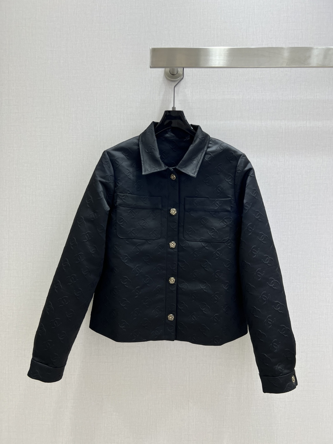 NO:506702,Highly recommended CHA* early autumn new style, lapel button embossed jacket embossed pocket straight trousers, separate batches, series, classic style, I fell in love with it at first sight, the style design is very famous, the upper body temperament is immediately improved, customized buttons, the upper body looks great, the color is super white, one color SML code, high quality,, jackets & coats, alexander wang19860909强烈推荐 CHA*早秋新款 翻领纽扣压花外套压花口袋直筒长裤 分开批 系列出品 经典造型 一眼就爱上了,版型设计都很有名媛风 上身气质立马提升,定制纽扣,版型上身巨好看,颜色超显白 一个色 SML码 高品质外,,jackets & coats,alexander wang,Women's clothing