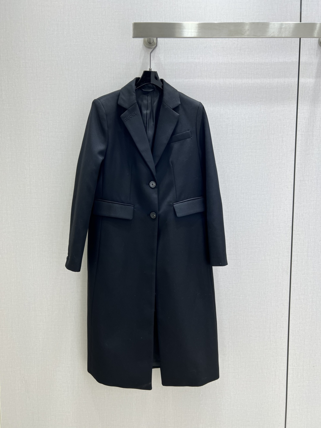 NO:562685,Highly recommended GUC* 2025 new autumn and winter double pocket suit coat. Contains 15% wool. Very high-end imported texture. Pay close attention to the details. The color is super correct and the upper body is very cool. Clean and classy. Improves temperament~~ Completely in accordance with the level of haute couture. Can’t help but love it. Temperament MM must buy. One color SMLXL code. High quality ABC, gucci, jackets & coats, business suit, alexander wang19860909强烈推荐 GUC*2025秋冬新款 双口袋西装大衣外套 含15羊毛 非常高级的进口质地 仔细看细节 颜色超正上身非常飒爽 干净有品 提气质~~完全按照高定成衣水准 无法不爱 气质MM必入 一个色 SMLXL码 高品质ABC,,gucci,jackets & coats,business suit,alexander wang,Women's clothing