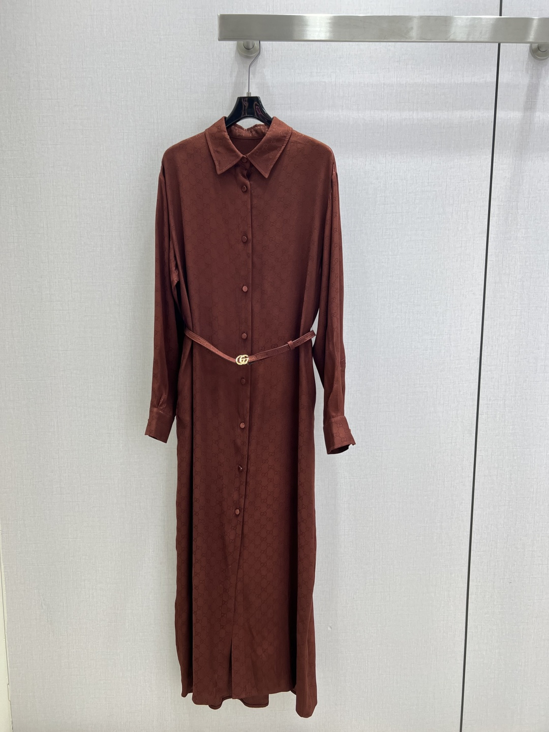 NO:562698,Highly recommended GUC*2025 new autumn and winter long-sleeved dress with lapel belt, classic and stylish, has its own aura, the texture of the fabric is very nice, fashionable and high-end, the color is super positive, the upper body is white and slim, it has a cool and handsome series, the upper body has a full aura when walking, the length is just right, easy to control, one color, SMLXL code, high quality ABC, gucci, skirts, alexander wang19860909强烈推荐 GUC*2025秋冬新款 翻领腰带长袖连衣裙 经典又有型 自带气场 面料质感很奈斯 时髦又高级 颜色超级正 上身显白又显瘦 自带酷帅感的系列 走路都带风 上身气场全开 长度恰到好处 轻松驾驭 一个色 SMLXL码 高品质ABC,,gucci,skirts,alexander wang,Women's clothing