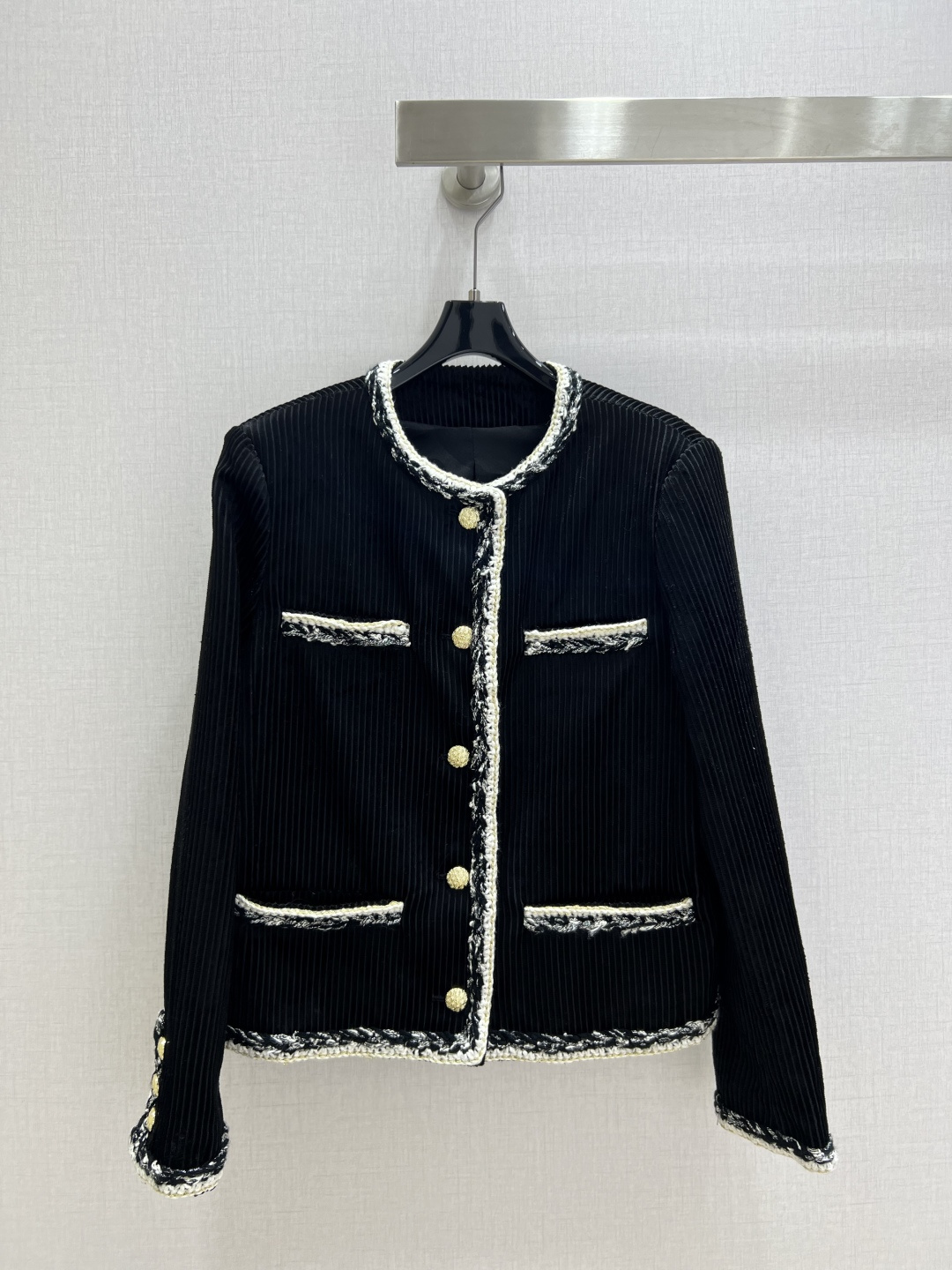 NO:565763,Highly recommended CHA*2025 new autumn and winter round neck corduroy jacket series early autumn new style single-breasted jacket four-pocket design custom hardware buttons advanced custom corduroy fabric very positive version exquisite in extreme simplicity The upper body has the temperament of an elegant lady one color SML code high quality ABC, jackets & coats, alexander wang19860909强烈推荐 CHA*2025秋冬新款 圆领灯芯绒外套 系列早秋新款 单排扣外套 四口袋设计 定制五金纽扣 高级定制灯芯绒面料 版型很正 极致简约下的精致 上身就是优雅大小姐气质 一个色 SML码 高品质ABC,,jackets & coats,alexander wang,Women's clothing