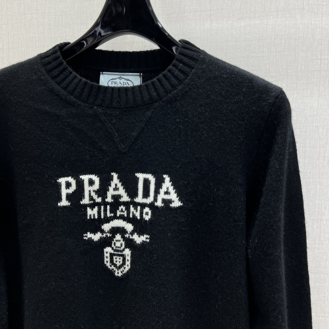 Pra Classic Logo Knit Sweater: Timeless Style for Everyday Wear 4 cmp a1760860388170 0251