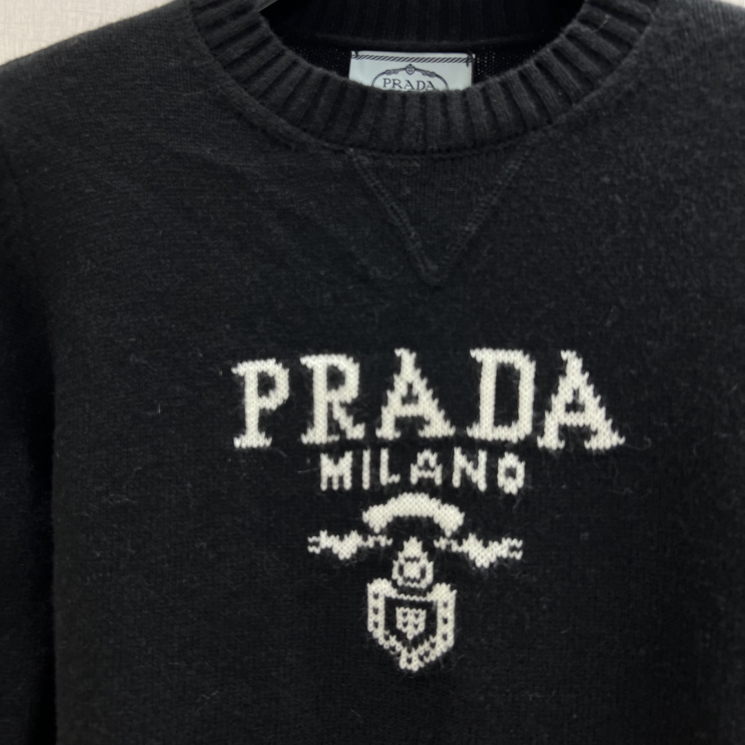 Pra Classic Logo Knit Sweater: Timeless Style for Everyday Wear 5 cmp a1760860388175 7210