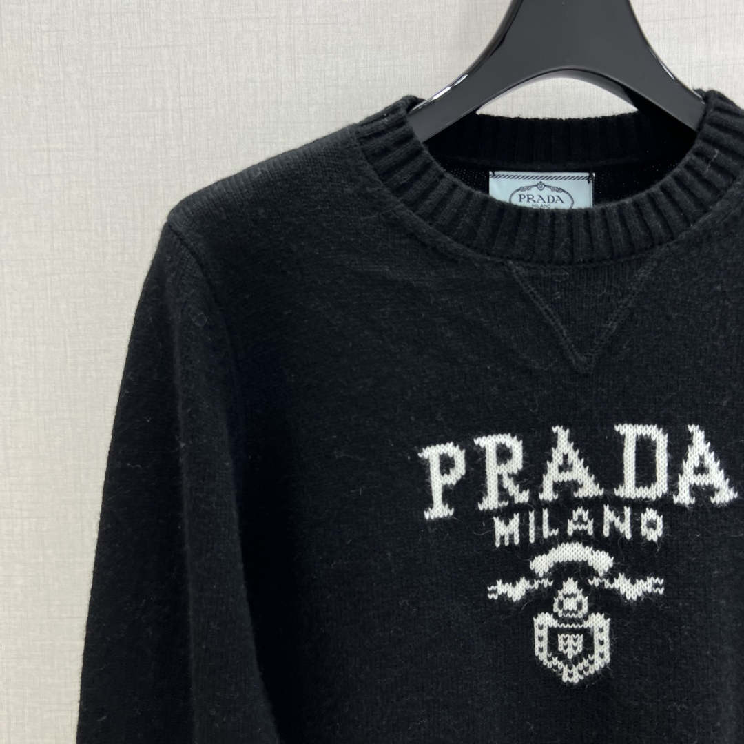 Pra Classic Logo Knit Sweater: Timeless Style for Everyday Wear 3 cmp a1760860388180 7203