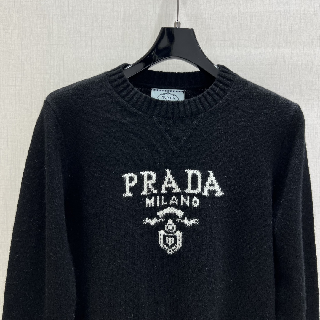 Pra Classic Logo Knit Sweater: Timeless Style for Everyday Wear 6 cmp a1760860388183 6326
