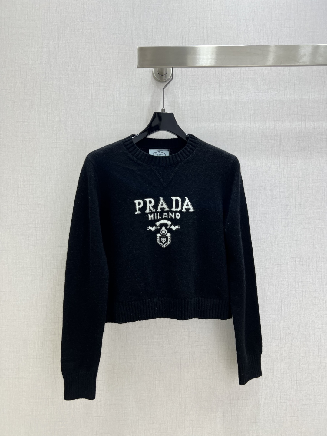 Pra Classic Logo Knit Sweater: Timeless Style for Everyday Wear 2 cmp a1760860388188 4364