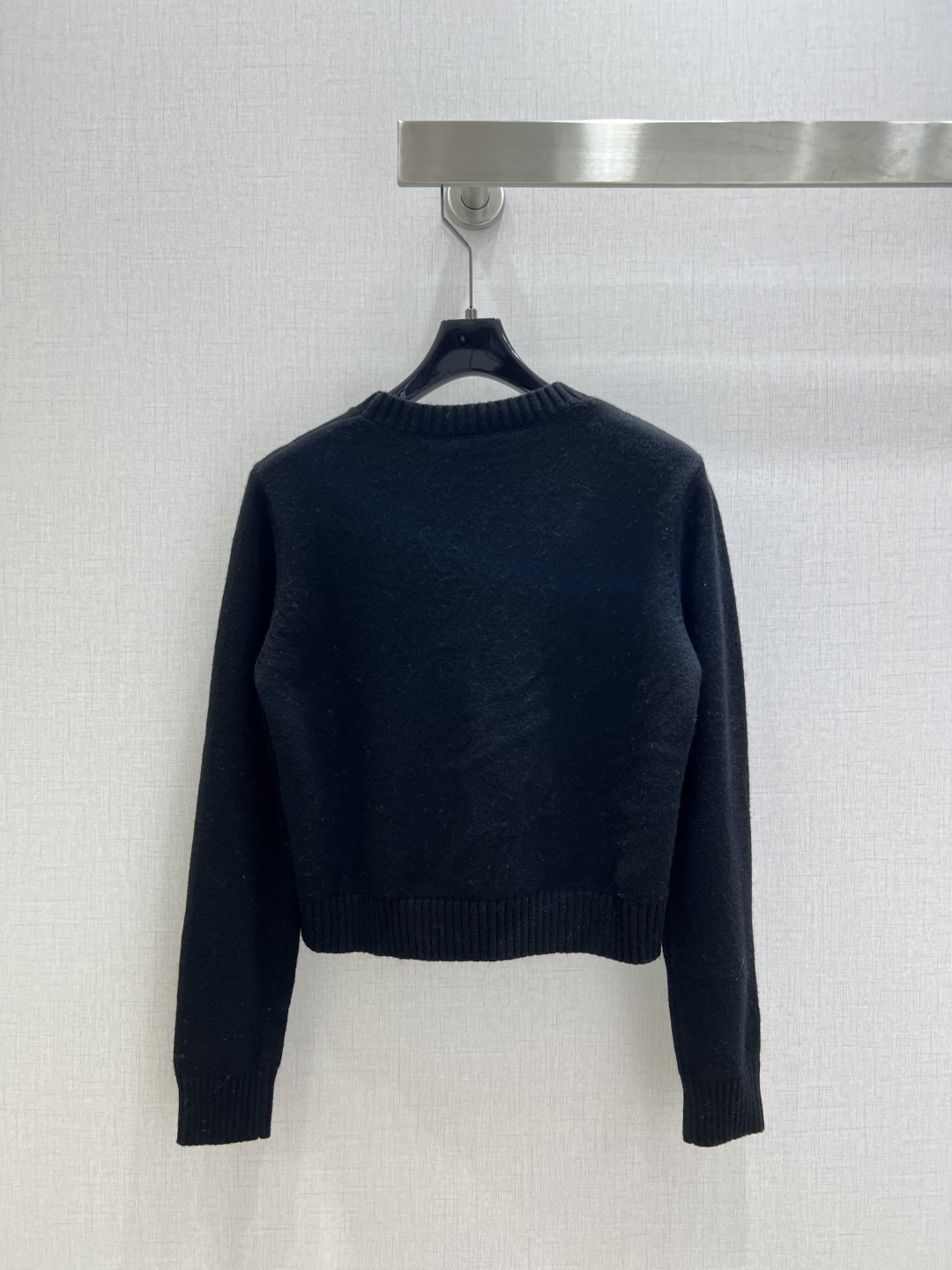 Pra Classic Logo Knit Sweater: Timeless Style for Everyday Wear 8 cmp a1760860392945 7330