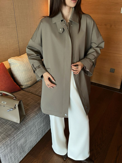 Hermes 2025 Fall/Winter Lapel Mid-Length Trench Coat - Chic & Stylish 7 Hermes 2025 Fall/Winter Lapel Mid-Length Trench Coat - Chic & Stylish