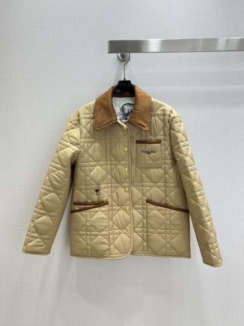 Dior Fall/Winter 2025 Quilted Jacket with Contrast Collar & Jungle Print 6 Dior Fall/Winter 2025 Quilted Jacket with Contrast Collar & Jungle Print