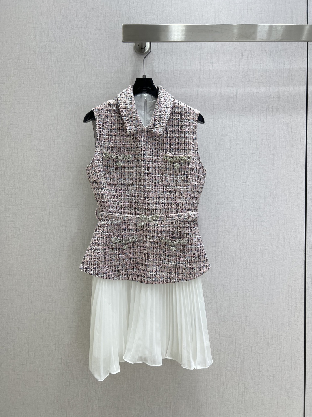 NO:576605,Highly recommended SP* 2025 autumn and winter new style Sleeveless tweed spliced ​​pleated belt dress. Pink is gentle and elegant. Maillard color stir-fried chicken makes the skin whiter. The upper body instantly becomes the model of a socialite. Intellectual and elegant temperament. One color SML code. High quality ABC, skirts, alexander wang19860909强烈推荐 SP*2025秋冬新款 无袖粗花呢拼接压褶腰带连衣裙 粉色温柔优雅 美拉德色系颜色炒鸡显肤白 上身秒变名媛千金范 知性优雅气质 一个色 SML码 高品质ABC,,skirts,alexander wang,Women's clothing