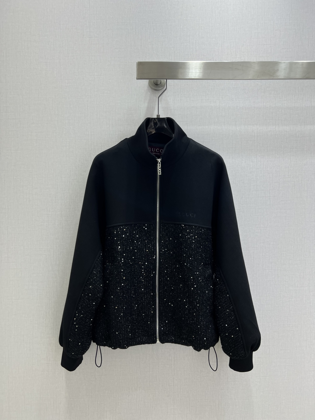 NO:578439,Strong GUC*2025 new autumn and winter style sequined zipper jacket, classic and stylish, has its own aura, the fabric texture is very nice, fashionable and high-end, the color is super positive, the upper body is white and slim, it has a cool and handsome series, the upper body is full of aura when walking, the length is just right, easy to control, one color SML code, high quality ABC,,gucci,jackets & coats,alexander wang19860909强烈 GUC*2025秋冬新款 亮片拉链外套 经典又有型 自带气场 面料质感很奈斯 时髦又高级 颜色超级正 上身显白又显瘦 自带酷帅感的系列 走路都带风上身气场全开 长度恰到好处 轻松驾驭 一个色 SML码 高品质ABC,,gucci,jackets & coats,alexander wang,Women's clothing