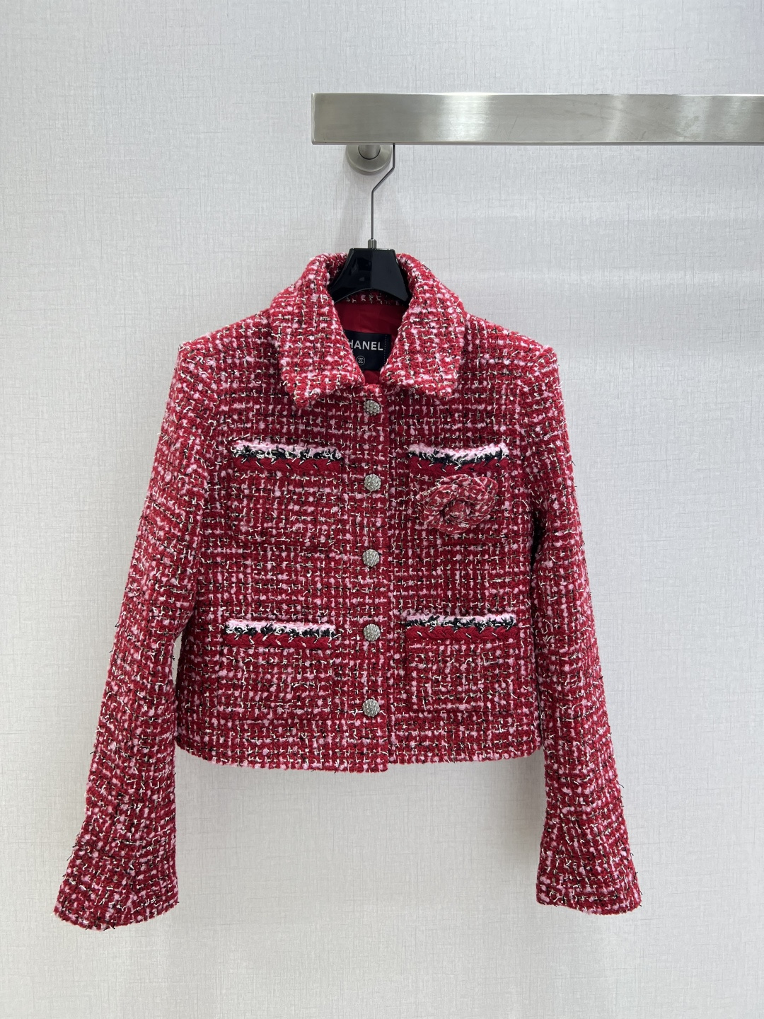 NO:587094,Highly recommended CHA*2025 autumn and winter new style Lapel woven woolen jacket Decoration itself cloth flower decoration Woolen fabric One color SML code High quality ABC,,jackets & coats,alexander wang19860909强烈推荐 CHA*2025秋冬新款 翻领编织粗纺外套 装饰 本身布花朵装饰 粗纺面料 一个色 SML码 高品质ABC,,jackets & coats,alexander wang,Women's clothing
