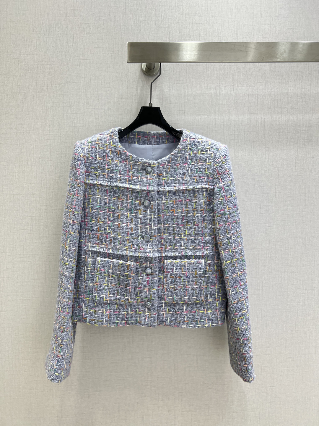 NO:591276,Highly recommended CHA*2025 new autumn and winter woven tweed jacket. The beautiful lady-style colorful yarn woven fabric is super beautiful in real life. The pink and tender color simply brings a sense of elegance. An exciting little fragrance. A must-have for those who love pink. The custom-made color hardware buttons are very exquisite. The upper body has a noble temperament. A must-have for rich families. One color SML code. High-quality ABC,,jackets & coats,alexander wang19860909强烈推荐 CHA*2025秋冬新品 编织粗花呢外套 绝美名媛风彩纱编织面料实物超美 粉嫩粉嫩的简直自带优雅感 令人心动的小香风 粉色控必入 定制配色五金钮扣非常精美 上身自带高贵气质 富家千金必备 一个色 SML码 高品质ABC,,jackets & coats,alexander wang,Women's clothing