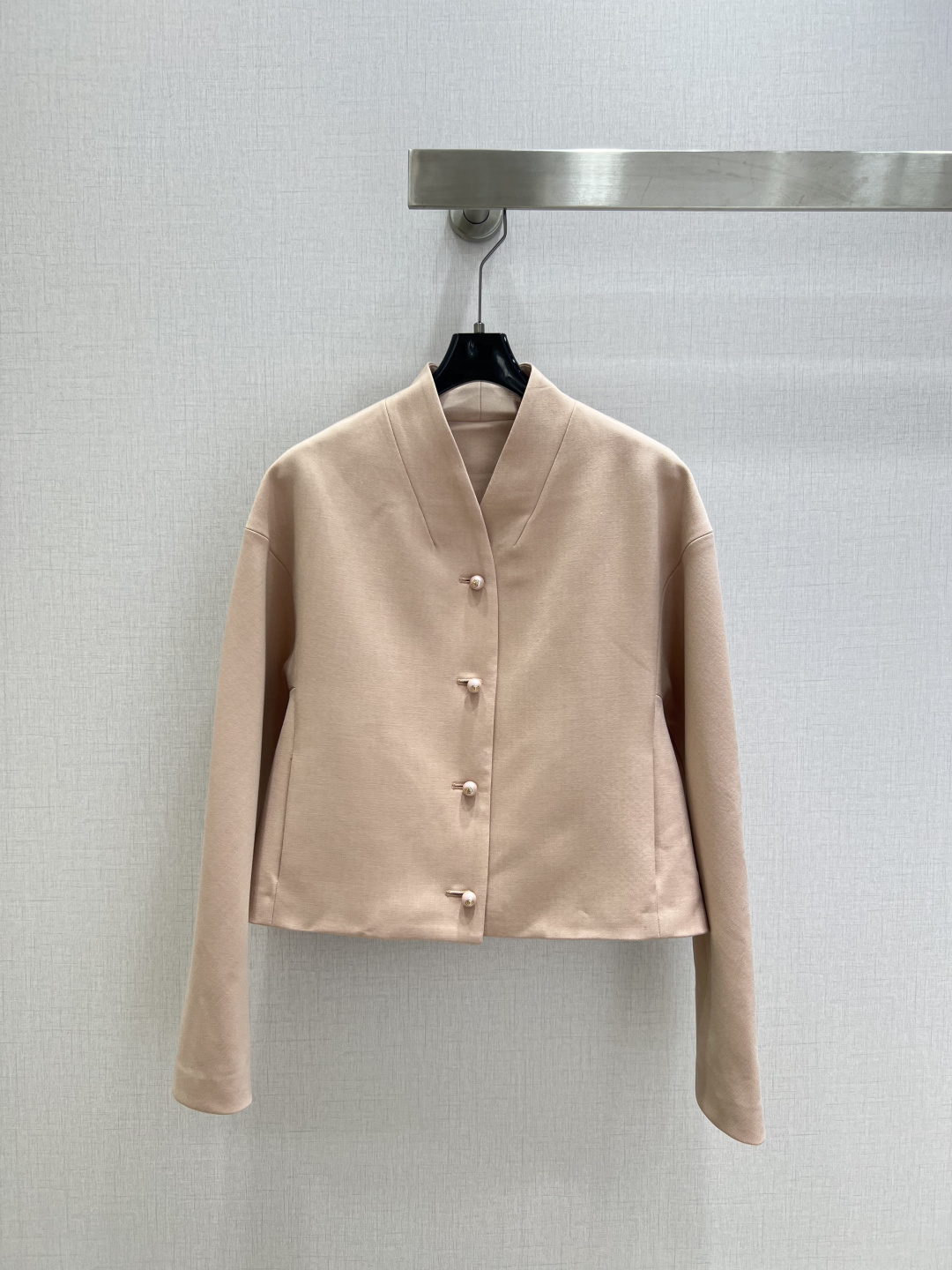 NO:591294,Highly recommended DIO* 2025 new autumn and winter style. Button long-sleeved suit jacket with slits and suit skirt. Separate batch. Simple and elegant suit cover. Very high-end imported texture. Pay close attention to the details. The color is super correct and the upper body is very cool. Clean and classy. Improves temperament~~ Completely in accordance with the level of haute couture. Can't help but love it. Temperament MM must buy. One color SML code. High quality, dior, skirts, jackets & coats, business suit, alexander wang19860909强烈推荐 DIO*2025秋冬新款 纽扣长袖西装外套开衩西装半裙 分开批 简洁大气的西装套 非常高级的进口质地 仔细看细节 颜色超正上身非常飒爽 干净有品 提气质~~完全按照高定成衣水准 无法不爱 气质MM必入 一个色 SML码 高品质外,,dior,skirts,jackets & coats,business suit,alexander wang,Women's clothing