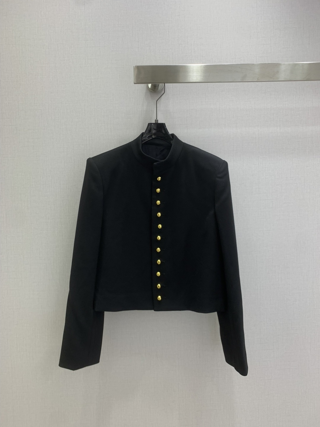 NO:591799,Highly recommended CEL* new autumn and winter style small stand-up collar button jacket. Jue Juezi's classic small fragrance style has an old money style. The upper body is like a rich man's daughter. It looks very wealthy. The whole temperament is elegant and versatile. Black color. Recommend one color SMLXL code. High quality ABC,,jackets & coats,alexander wang19860909强烈推荐 CEL*秋冬新款 小立领纽扣外套 绝绝子的经典小香风 有种老钱风 上身就是财阀千金 很显富贵 整个气质优雅十足 百搭黑色系 推荐 一个色 SMLXL码 高品质ABC,,jackets & coats,alexander wang,Women's clothing