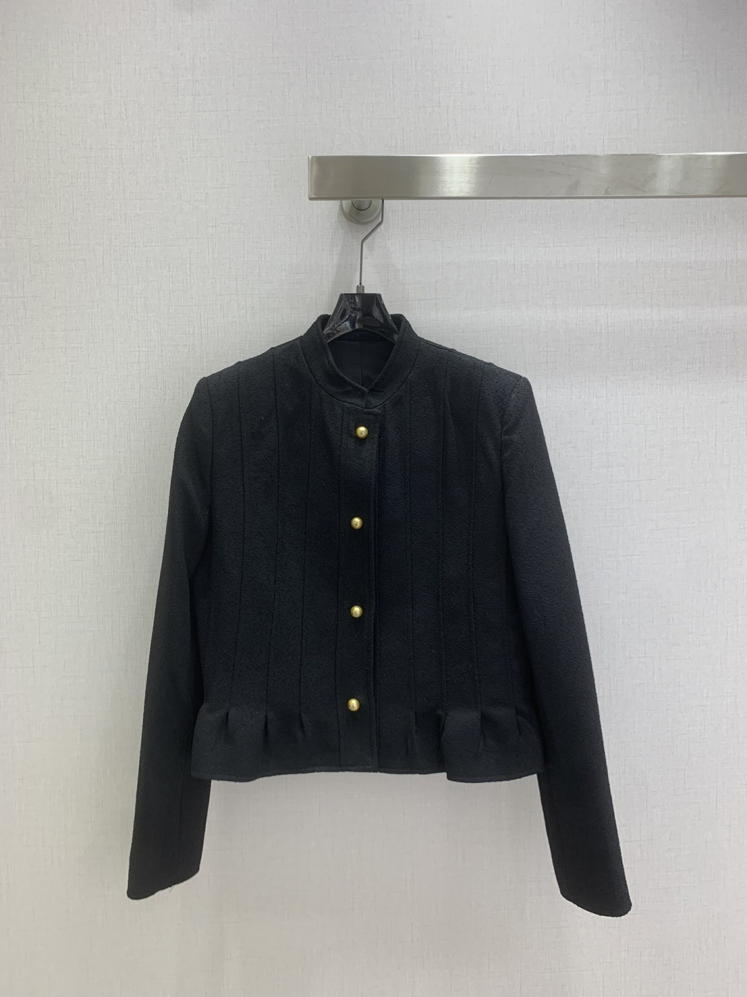 NO:592181,Highly recommended Dio* 2025 new autumn and winter products Pearl button stand-up collar lace jacket 3D three-dimensional tailoring version of the upper body is very slim, elegant and girly style Wool blended fabrics three-dimensional texture and exquisite feeling The full upper body has a noble temperament Very eye-catching and practical to wear A must-have high-end item for Bai Fumei One color SML code High quality ABC, dior, jackets & coats, alexander wang19860909强烈推荐 Dio*2025秋冬新品 珍珠扣立领花边外套 3D立体剪裁版型上身巨显瘦 气质名媛少女风 羊毛混纺面料 立体肌理感精致感 满满上身自带一种高贵气质 非常耐看又实穿 白富美必备高级单品 一个色 SML码 高品质ABC,,dior,jackets & coats,alexander wang,Women's clothing