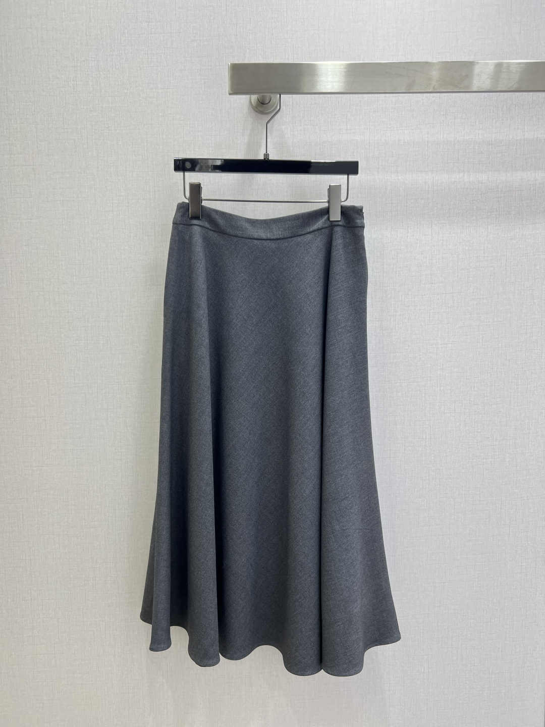 NO:606538,Highly recommended DIO* 2025 new autumn and winter style. Extremely simple buttoned slim blazer, minimalist suit long skirt, separate batch. Lapel shoulder pad suit with gun-notch collar, full of retro and high-end feeling. Three-dimensional tailoring waist version fits the body curve, making it more straight and slim. Customized wool blend fabric texture is crisp, stylish, capable and elegant. Very practical and easy to match for daily commuting. Four colors SML code. High quality, dior, skirts, jackets & coats, business  suit,alexander wang19860909强烈推荐 DIO*2025秋冬新款 极简单排扣修身西装外套极简西装长半裙 分开批 翻领垫肩西装搭配枪驳领口复古高级感满满 立体剪裁收腰版型贴合人体曲线 更显挺拔苗条 定制羊毛混纺面料质感挺括有型干练优雅 实穿性很高 通勤日常都很好搭 四个色 SML码 高品质,,dior,skirts,jackets & coats,business suit,alexander wang,Women's clothing