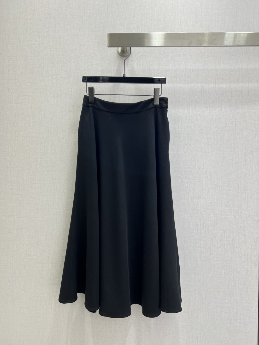 NO:606532,Highly recommended DIO* 2025 new autumn and winter style. Extremely simple buttoned slim blazer, minimalist suit long skirt, separate batch. Lapel shoulder pad suit with gun-notch collar, full of retro and high-end feeling. Three-dimensional tailoring waist version fits the body curve, making it more straight and slim. Customized wool blend fabric texture is crisp, stylish, capable and elegant. Very practical and easy to match for daily commuting. Four colors SML code. High quality, dior, skirts, jackets & coats, business  suit,alexander wang19860909强烈推荐 DIO*2025秋冬新款 极简单排扣修身西装外套极简西装长半裙 分开批 翻领垫肩西装搭配枪驳领口复古高级感满满 立体剪裁收腰版型贴合人体曲线 更显挺拔苗条 定制羊毛混纺面料质感挺括有型干练优雅 实穿性很高 通勤日常都很好搭 四个色 SML码 高品质,,dior,skirts,jackets & coats,business suit,alexander wang,Women's clothing