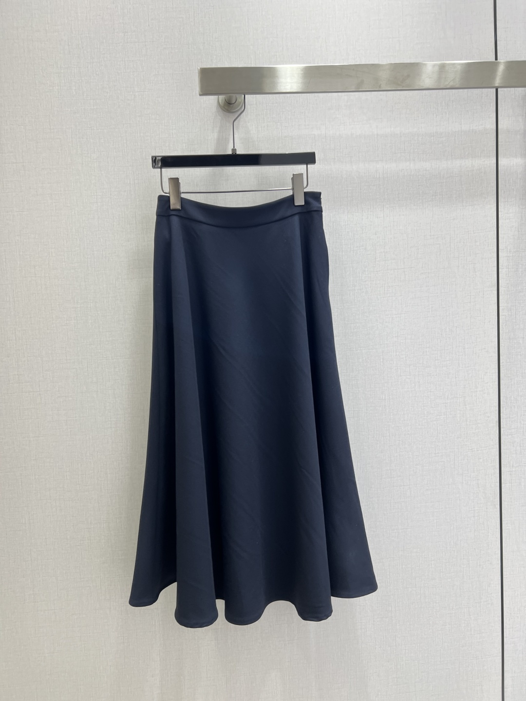 NO:606526,Highly recommended DIO* 2025 new autumn and winter style. Extremely simple buttoned slim fit blazer, minimalist suit long skirt, separate batch. Lapel shoulder pad suit with gun-notch collar, full of retro and high-end feeling. Three-dimensional tailoring waist version fits the human body curve, making it more straight and slim. Customized wool blend fabric texture is crisp, stylish, capable and elegant. Very practical and easy to match for daily commuting. Four colors SML code. High quality, dior, skirts, jackets & coats, business  suit,alexander wang19860909强烈推荐 DIO*2025秋冬新款 极简单排扣修身西装外套极简西装长半裙 分开批 翻领垫肩西装搭配枪驳领口复古高级感满满 立体剪裁收腰版型贴合人体曲线 更显挺拔苗条 定制羊毛混纺面料质感挺括有型干练优雅 实穿性很高 通勤日常都很好搭 四个色 SML码 高品,,dior,skirts,jackets & coats,business suit,alexander wang,Women's clothing