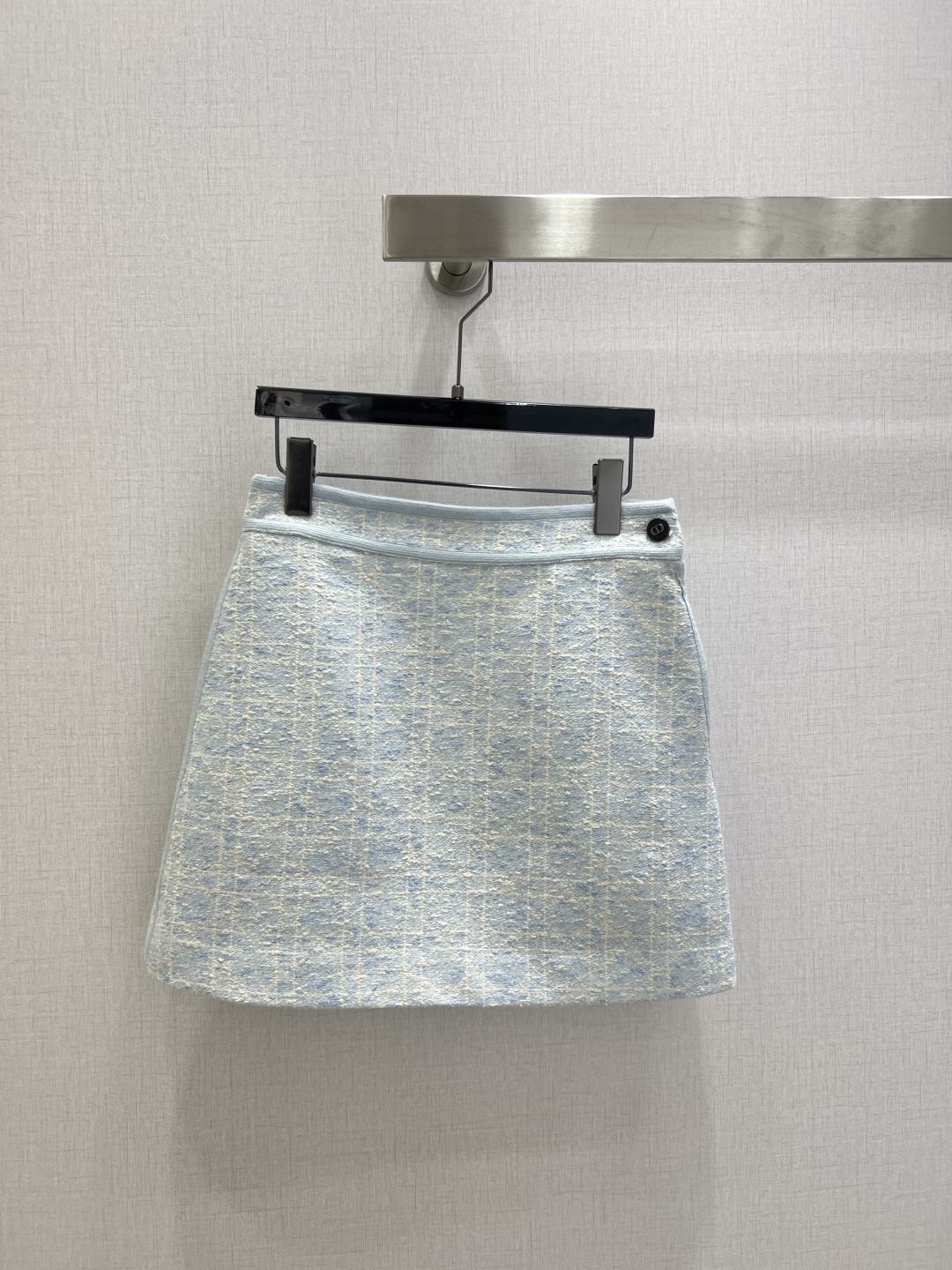 NO:607563,Highly recommended DIO* 2025 autumn and winter new style Princess Diana cannage pattern classic skirt Customized three-dimensional woven tweed fabric three-dimensional and wide. Age-reducing temperament classic A-line version. The upper body is slim and tall. Rich baby's high-end pink tone French elegant temperament. Bai Fumei's must-have item. Two colors SML code. High quality ABC, dior, skirts, alexander wang19860909强烈推荐 DIO*2025秋冬新款 戴妃藤格纹经典半裙 开发定制立体编织粗花呢面料立体挺阔 减龄气质经典A字版型巨百搭上身显瘦又高挑 财阀千金高级baby粉调法式优雅气质 白富美必入单品 两个色 SML码 高品质ABC,,dior,skirts,alexander wang,Women's clothing