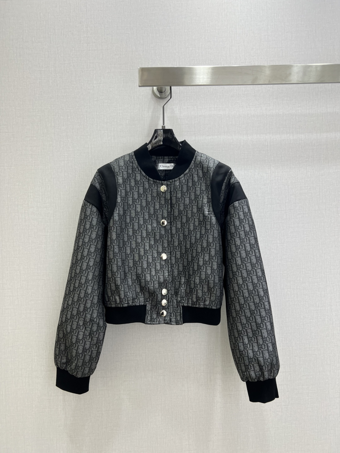 NO:610200,Highly recommend DIO*2025 new autumn and winter jacquard all-over printed baseball jacket. Jacquard fabric is classic and stylish. It can be perfectly controlled in all kinds of styles~High-end ready-made clothing, the details are so beautiful!  Exquisite and everyday, easy to control!  The texture is great!  Age reduction, fashion, casual girlishness, highly recommended!  !  Two colors SML code high quality ABC, dior, jackets & coats, alexander wang19860909强烈推荐 DIO*2025秋冬新款 提花满印棒球服外套 提花面料 经典又有型 各种都能完美驾驭～高级成衣做法,细节美到爆！精美又日常,轻松驾驭！质感棒棒哒！减龄 时尚 休闲少女感,强推！！两个色 SML码 高品质ABC,,dior,jackets & coats,alexander wang,Women's clothing