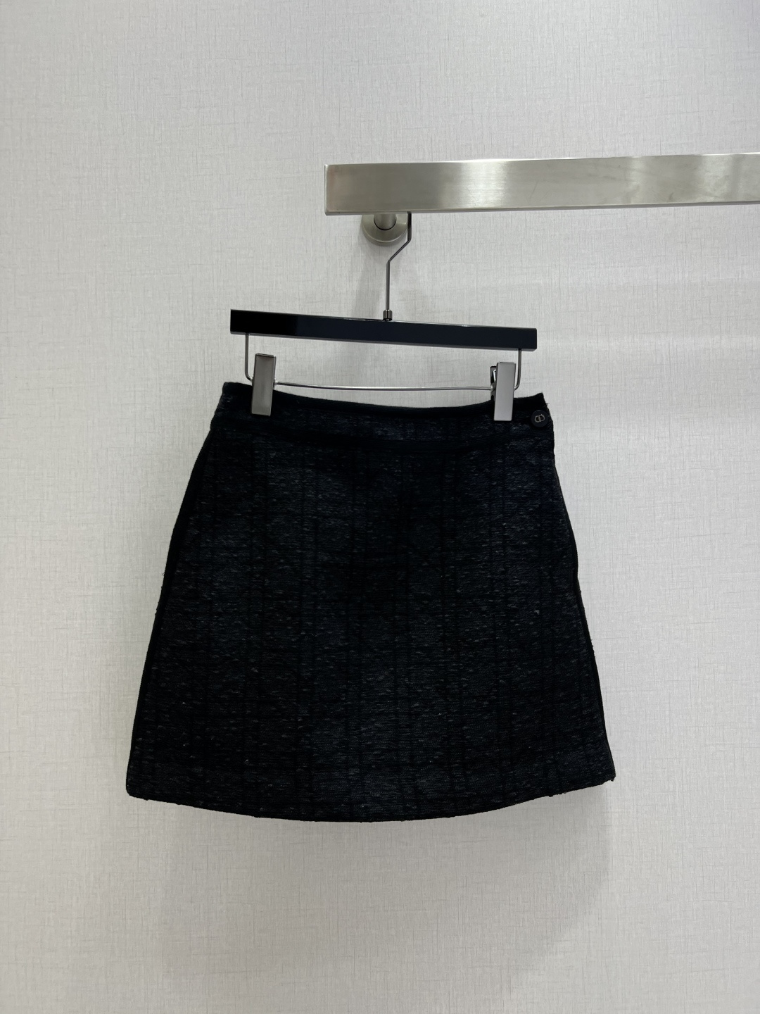 NO:622623,Highly recommended Dio* 2025 new autumn and winter style Princess Diana cannage pattern classic skirt. Developed custom-made three-dimensional woven tweed fabric, three-dimensional and wide. Age-reducing temperament, classic A-line version, versatile upper body, slim and tall. Rich French elegant temperament. A must-have item for Bai Fumei. Four colors SML code. High quality ABC, dior, skirts, alexander wang19860909强烈推荐 Dio*2025秋冬新款 戴妃藤格纹经典半裙 开发定制立体编织粗花呢面料立体挺阔 减龄气质经典A字版型巨百搭上身显瘦又高挑 财阀千金高级法式优雅气质 白富美必入单品 四个色 SML码 高品质ABC,,dior,skirts,alexander wang,Women's clothing