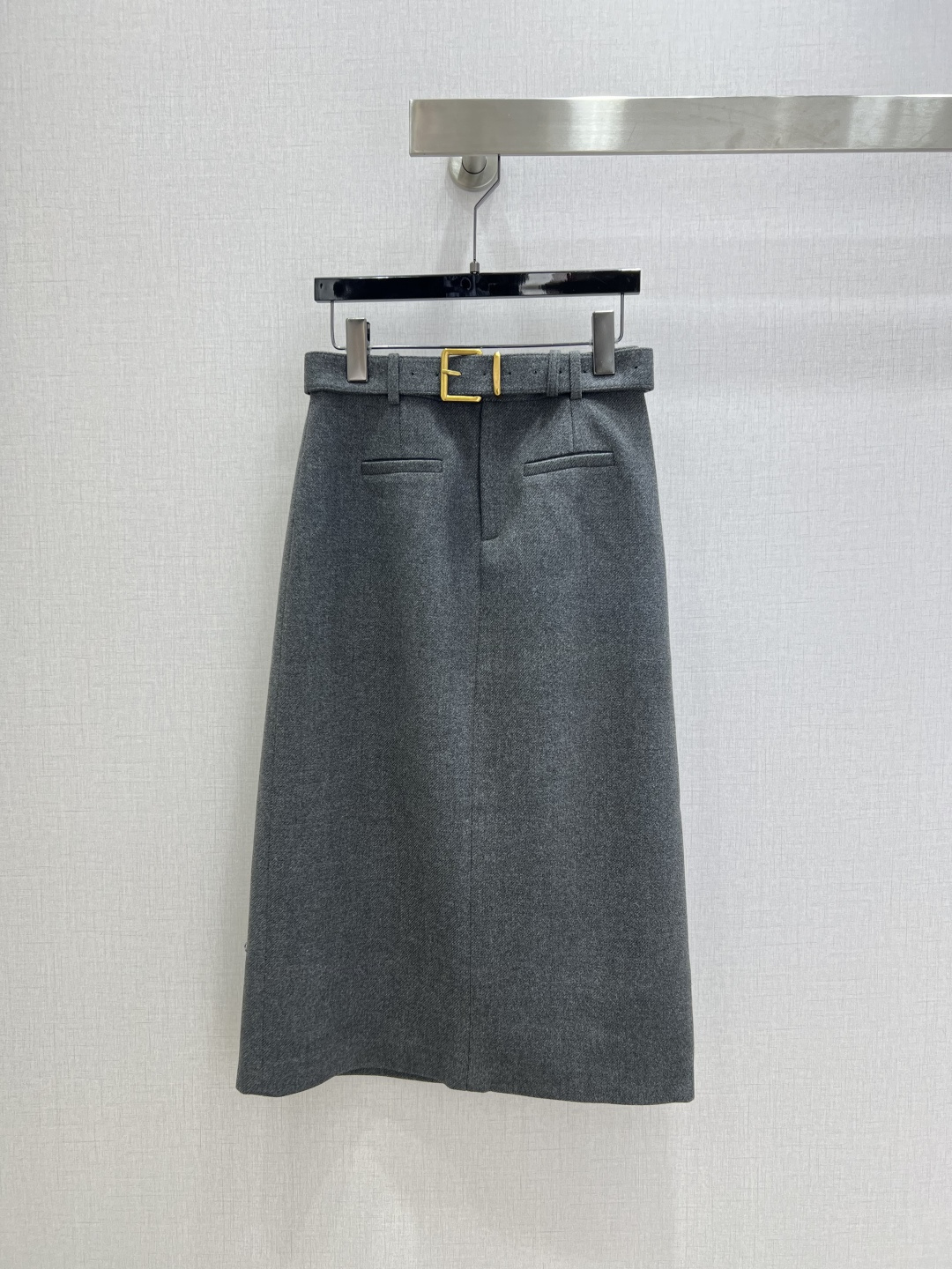 NO:624449,Highly recommended MIU* 2025 new autumn and winter style wool straight long skirt with slits and customized belt. Full of texture. Elegant design. OK for daily OL. A fashionable straight skirt with unique charm. Three colors. SMLXL code. High quality ABC,,miumiu,skirts,alexander wang19860909强烈推荐 MIU*2025秋冬新款 开衩羊毛直筒长半裙 配定制皮带 质感十足 优雅气质设计 日常OL都OK 一款具有独特魅力的时尚直筒裙 三个色 SMLXL码 高品质ABC,,miumiu,skirts,alexander wang,Women's clothing