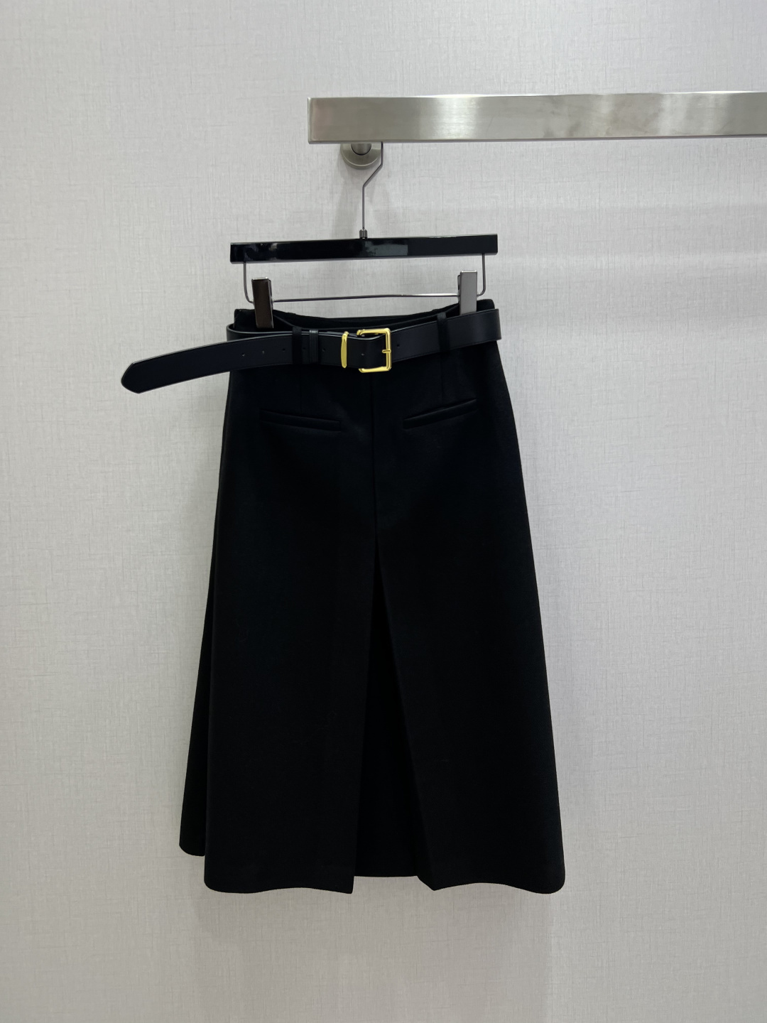 NO:654626,Highly recommended MIU*2025 new autumn and winter style wool pleated long skirt with belt, crotch-covering, slim fit, versatile style, four colors, SMLXL code, high quality ABC,,miumiu,skirts,alexander wang19860909强烈推荐 MIU*2025秋冬新款 羊毛压褶长半裙 配皮带 遮胯气质修身 百搭款 四个色 SMLXL码 高品质ABC,,miumiu,skirts,alexander wang,Women's clothing