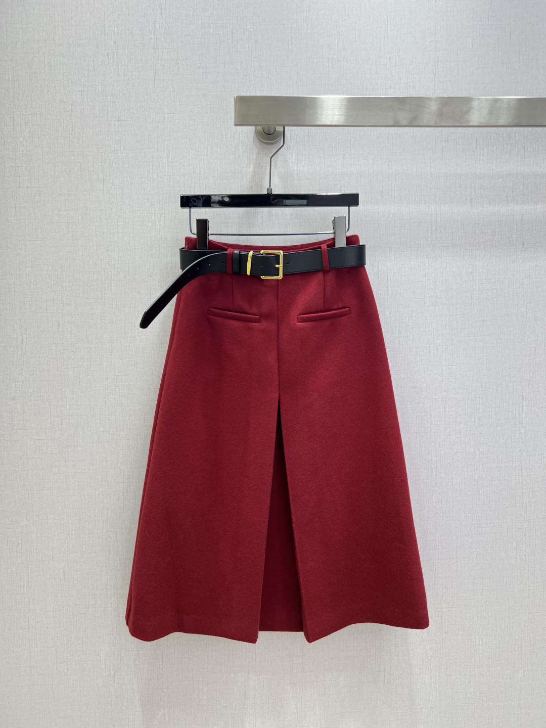 NO:654616,Highly recommended MIU*2025 new autumn and winter style wool pleated long skirt with belt, crotch-covering, slim fit, versatile style, four colors, SMLXL code, high quality ABC,,miumiu,skirts,alexander wang19860909强烈推荐 MIU*2025秋冬新款 羊毛压褶长半裙 配皮带 遮胯气质修身 百搭款 四个色 SMLXL码 高品质ABC,,miumiu,skirts,alexander wang,Women's clothing