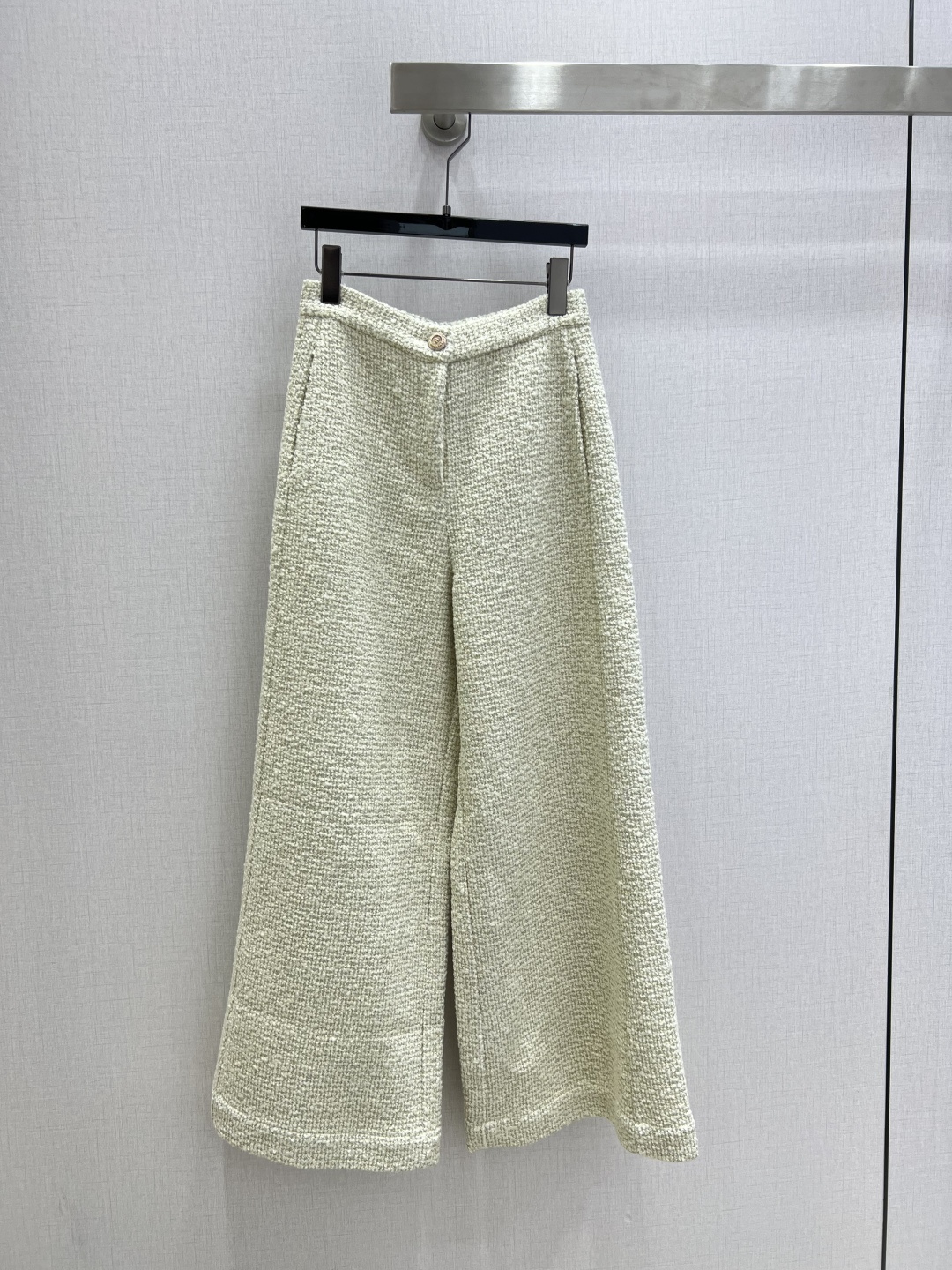 NO:658949,Highly recommended CHA* 2025 new autumn and winter style tweed round neck double pocket jacket tweed pocket wide leg trousers separate batch YB fabric 60 wool small fragrance French style classic shape I fell in love at first sight, the version design can well modify the neck line, the upper body temperament immediately improves, custom buttons, the version is very beautiful on the upper body, the color is super white One color SML code High quality appearance, jackets & coats, alexander wang19860909强烈推荐 CHA*2025秋冬新款 粗呢圆领双口袋外套粗呢口袋阔腿长裤 分开批 YB面料 60羊毛 小香风法式 经典造型 一眼就爱上了,版型设计能很好的修饰颈部线条,上身气质立马提升,定制纽扣,版型上身巨好看,颜色超显白 一个色 SML码 高品质外,,jackets & coats,alexander wang,Women's clothing