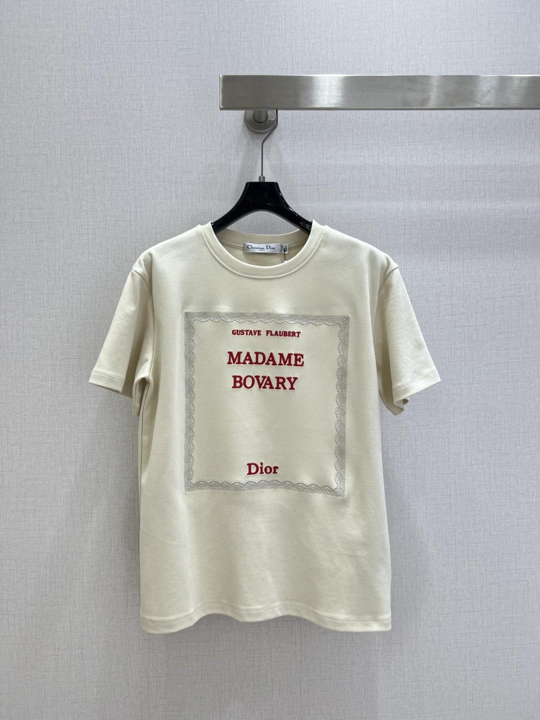 NO:697728,Highly recommended Dio*2026 new early spring short-sleeved T-shirt with embroidered letters. Exquisite loose fit makes the upper body look slimmer!  Customized latest craftsmanship, low-key luxury!  A fashionable must-have item that unlocks all outfits. The classic version is versatile and easy to match. Two colors. SML code. High quality ABC, dior, T-shirt, tees, t-shirt,19860909强烈推荐 Dio*2026早春新款 刺绣字母短袖T恤 精致宽松版型上身巨显瘦！定制最新工艺 低调奢华！时髦精必备单品解锁所有穿搭 经典版型百搭不挑人 两个色 SML码 高品质ABC,,dior,T-shirt,tees，t-shirt,,Women's clothing