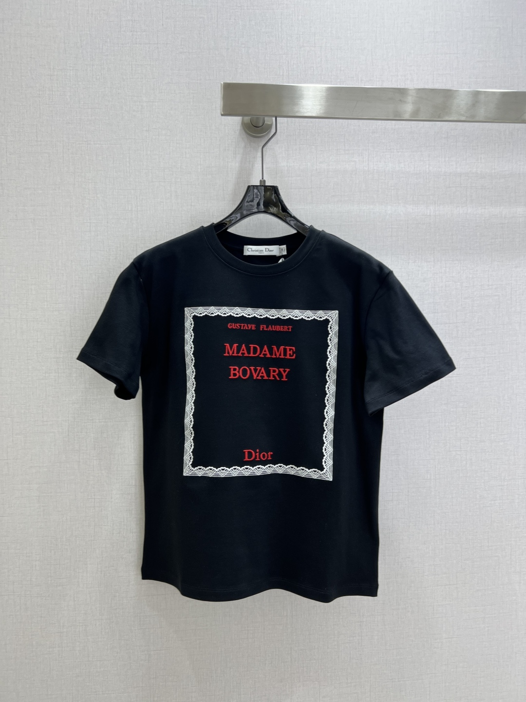 NO:697735,Highly recommended Dio*2026 new early spring short-sleeved T-shirt with embroidered letters. Exquisite loose fit makes the upper body look slimmer!  Customized latest craftsmanship, low-key luxury!  A fashionable must-have item that unlocks all outfits. The classic version is versatile and easy to match. Two colors. SML code. High quality ABC, dior, T-shirt, tees, t-shirt,19860909强烈推荐 Dio*2026早春新款 刺绣字母短袖T恤 精致宽松版型上身巨显瘦！定制最新工艺 低调奢华！时髦精必备单品解锁所有穿搭 经典版型百搭不挑人 两个色 SML码 高品质ABC,,dior,T-shirt,tees，t-shirt,,Women's clothing