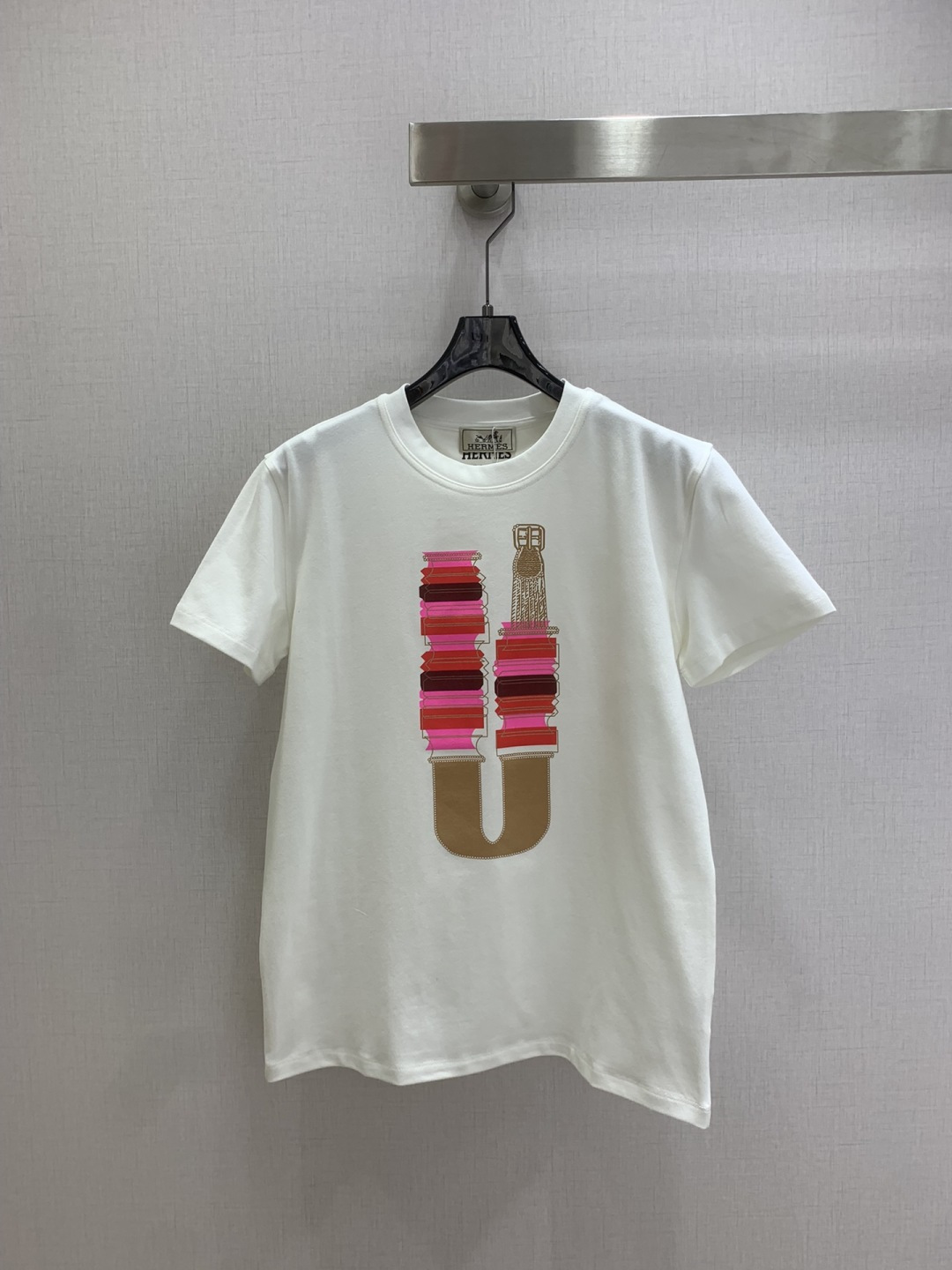 NO:715995,Highly recommended 26 early spring new positioning printed short-sleeved T-shirt. Made of cotton fabric with soft and delicate texture. Customized washing and wheat accessories. The fit is comfortable and good-looking!  Two colors SML code high quality ABC,,T-shirt,tees,t-shirt,19860909强烈推荐 26早春新款 定位印花短袖T恤 采用棉面料质感柔软细腻 定制洗水麦辅料齐 版型合身上身效果舒适好看！两个色 SML码 高品质ABC,,T-shirt,tees，t-shirt,,Women's clothing