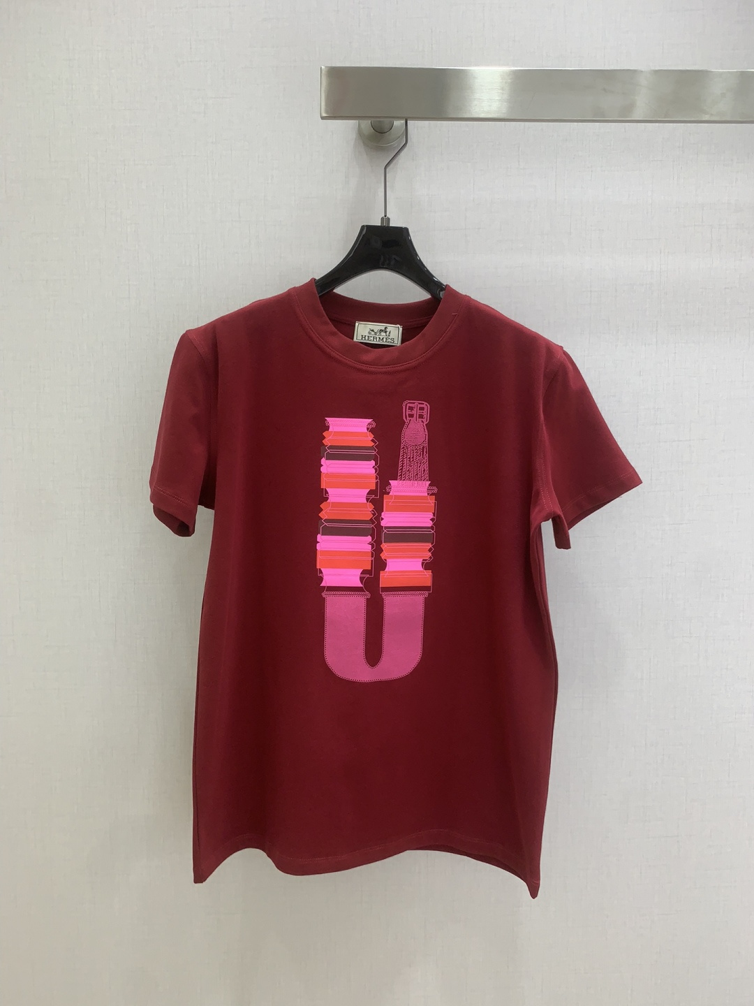 NO:715993,Highly recommended 26 early spring new positioning printed short-sleeved T-shirt. Made of cotton fabric with soft and delicate texture. Customized washing and wheat accessories. The fit is comfortable and good-looking!  Two colors SML code high quality AB,,T-shirt,tees,t-shirt,19860909强烈推荐 26早春新款 定位印花短袖T恤 采用棉面料质感柔软细腻 定制洗水麦辅料齐 版型合身上身效果舒适好看！两个色 SML码 高品质AB,,T-shirt,tees，t-shirt,,Women's clothing