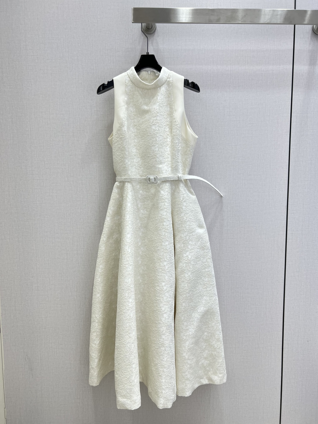 NO:716382,Highly recommended 26 early spring new style, jacquard belt sleeveless long dress, round neck dress, classic and timeless, the upper body is full of youth and liveliness, just covers the flesh of the legs, the upper body is super slim and covers the flesh, sexy and fashionable, daily casual is completely OK, comfortable and good-looking, two colors SMLXL code, high quality AB,,skirts,19860909强烈推荐 26早春新款 提花腰带无袖长款连衣裙 圆领连衣裙 经典耐看不过时 上身洋溢青春活泼 刚好遮住腿部肉肉 上身超级显瘦遮肉又性感时髦 日常休闲完全OK 舒适又好看 两个色 SMLXL码 高品质AB,,skirts,,Women's clothing