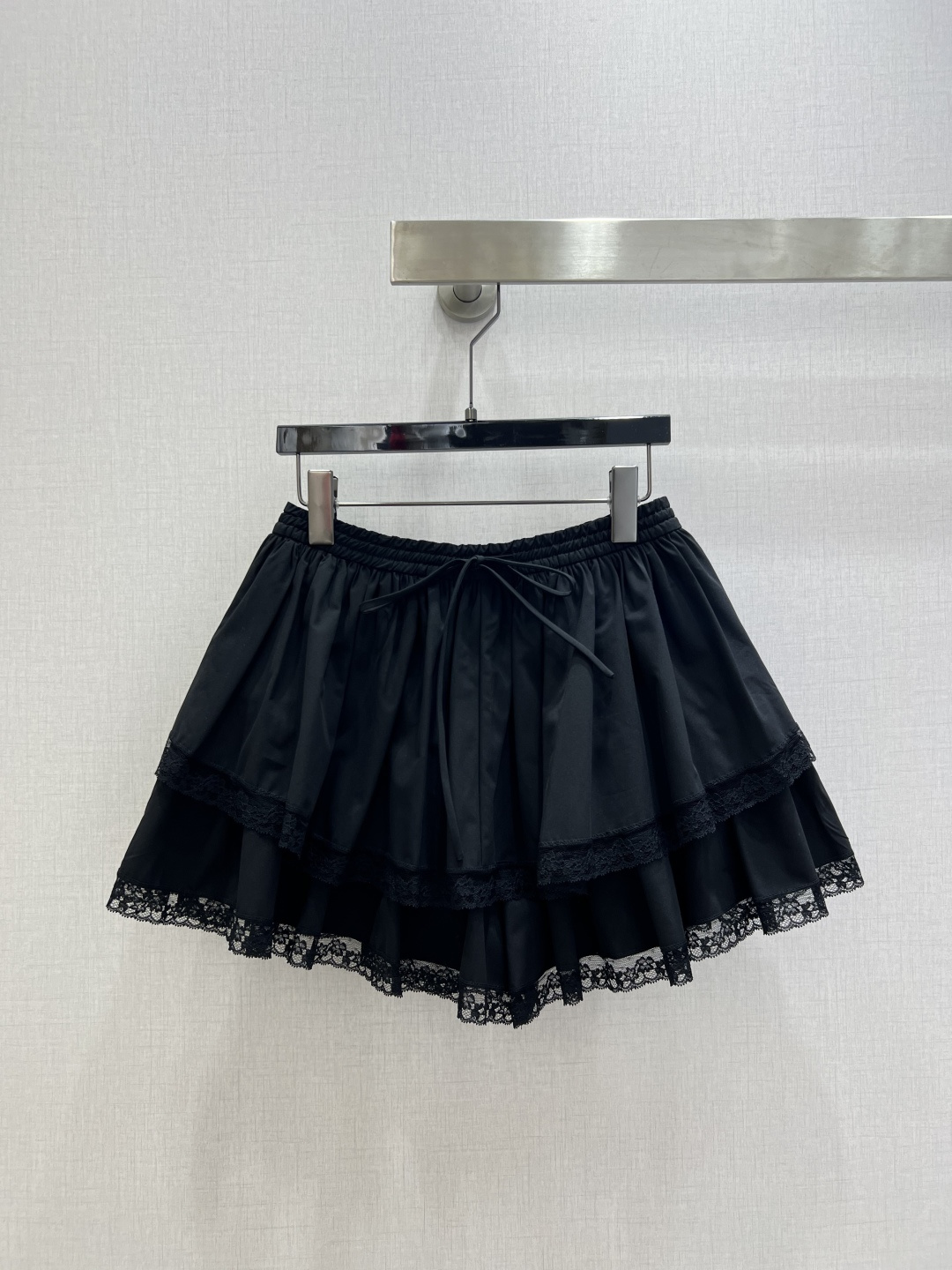 NO:736797,Highly recommended 26 early spring new lace puffy skirt, double-layer skirt + exquisite lace, sweet retro style full high-waist elastic drawstring design, slim and comfortable, pear-shaped body friendly!  The fabric is light and thick, perfect for daily commuting, dating, and taking photos. Pair it with a sweater or shirt, and you can easily get a sweet girl or a daughter-in-law style. One color SML code, high quality ABC, skirts, shirts,19860909强烈推荐 26早春新款 蕾丝蓬蓬半裙,双层裙摆+精致蕾丝花边,甜美复古风满分高腰松紧抽绳设计,显瘦又舒适,梨形身材友好！面料轻盈有厚度,日常通勤、约会、拍照都超适合,搭配针织衫或衬衫,轻松get甜妹or千金风穿搭 一个色 SML码 高品质ABC,,skirts,shirts,,Women's clothing