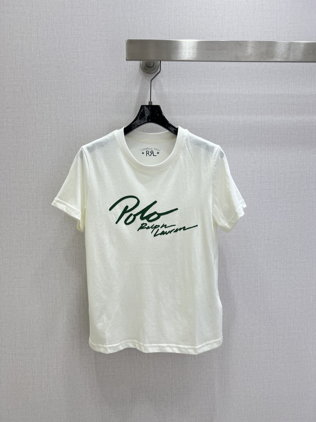 NO:739655,Highly recommended 26 early spring new letter printed short-sleeved T-shirt, made of soft cotton fabric, comfortable and breathable, a must-have in summer!  Black handwritten logo on the front, simple and recognizable round neck design, versatile and easy to wear whether commuting or leisure. It goes well with jeans or skirts, easily creating a fashionable daily look. Three colors SML code. High quality ABC,,skirts,jeans,T-shirt,tees,t-shirt,19860909强烈推荐 26早春新款 字母印花短袖T恤,采用柔软棉质面料,穿着舒适透气,夏天必备！正面黑色手写Logo,简约又有辨识度圆领设计,百搭不挑人,无论通勤还是休闲都能轻松驾驭 搭配牛仔裤或半身裙都很出彩,轻松打造时尚日常look 三个色 SML码 高品质ABC,,skirts,jeans,T-shirt,tees，t-shirt,,Women's clothing