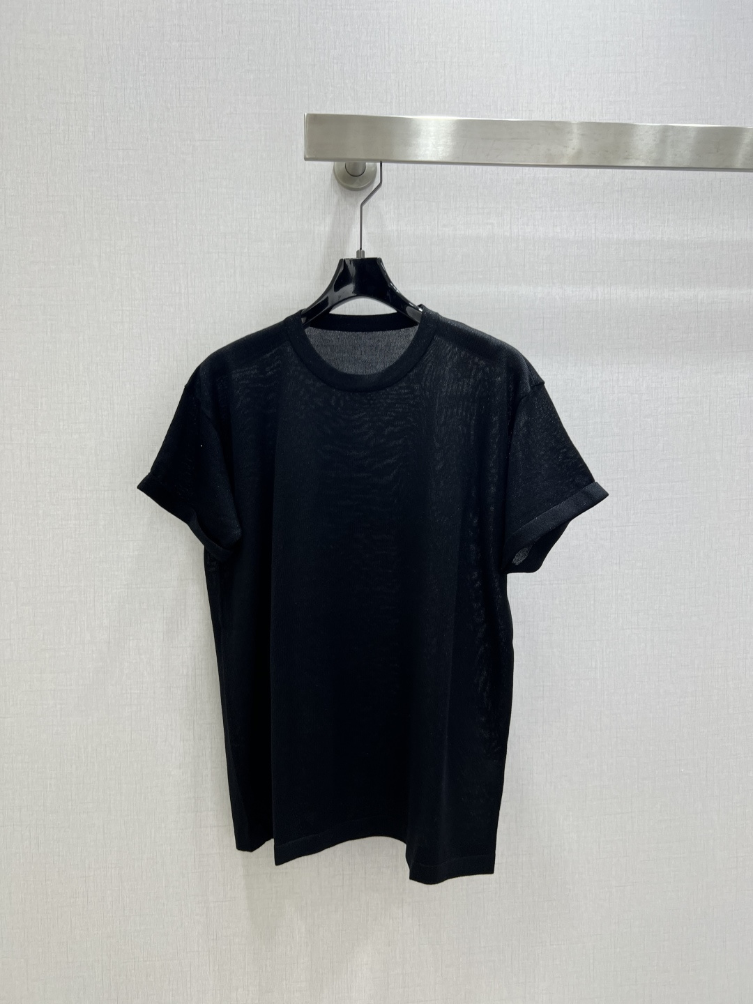 NO:740011,Highly recommended 26 early spring new yarn simple short-sleeved T-shirt, the ultimate top product!  The yarn has been custom-woven for nearly 2 months, from dyeing and weaving to shipment!  The latest element from Brun’Cucin’!  The bulk yarn is blended with imported lyocell fiber and metal yarn. After a high-intensity environmentally friendly washing process, it feels extremely soft and breathable!  We have reproduced the overall style more than 5 times. From the exquisite neckline, decent length, and dropped shoulder dividing line, we have achieved a decent upper body effect, making the upper body particularly refreshing and capable!  The quantity of large goods in stock is 1000 pieces per cycle, the yarn is custom woven, three colors SML code, high quality ABC, brunello cucinelli, T-shirt, tees, t-shirt,19860909强烈推荐 26早春新款 纱线简约短袖T恤 极致的拳头产品！纱线定织近 2 个月,从定染定织直至出货！源自Brun’Cucin’的最新元素！大货纱线采用进口莱赛尔纤维与金属纱线混纺,经过高强度的环保洗水工艺,手感极致柔顺,而且透气！整体版型我们复版 5 次以上,从精致的领口,得体的衣长,还有落肩分割线,都做到了得体的上身效果,上身特别提神干练！大货现货一个周期都是 1000 件下,纱线是定织的 三个色 SML码 高品质ABC,,brunello cucinelli,T-shirt,tees，t-shirt,,Women's clothing