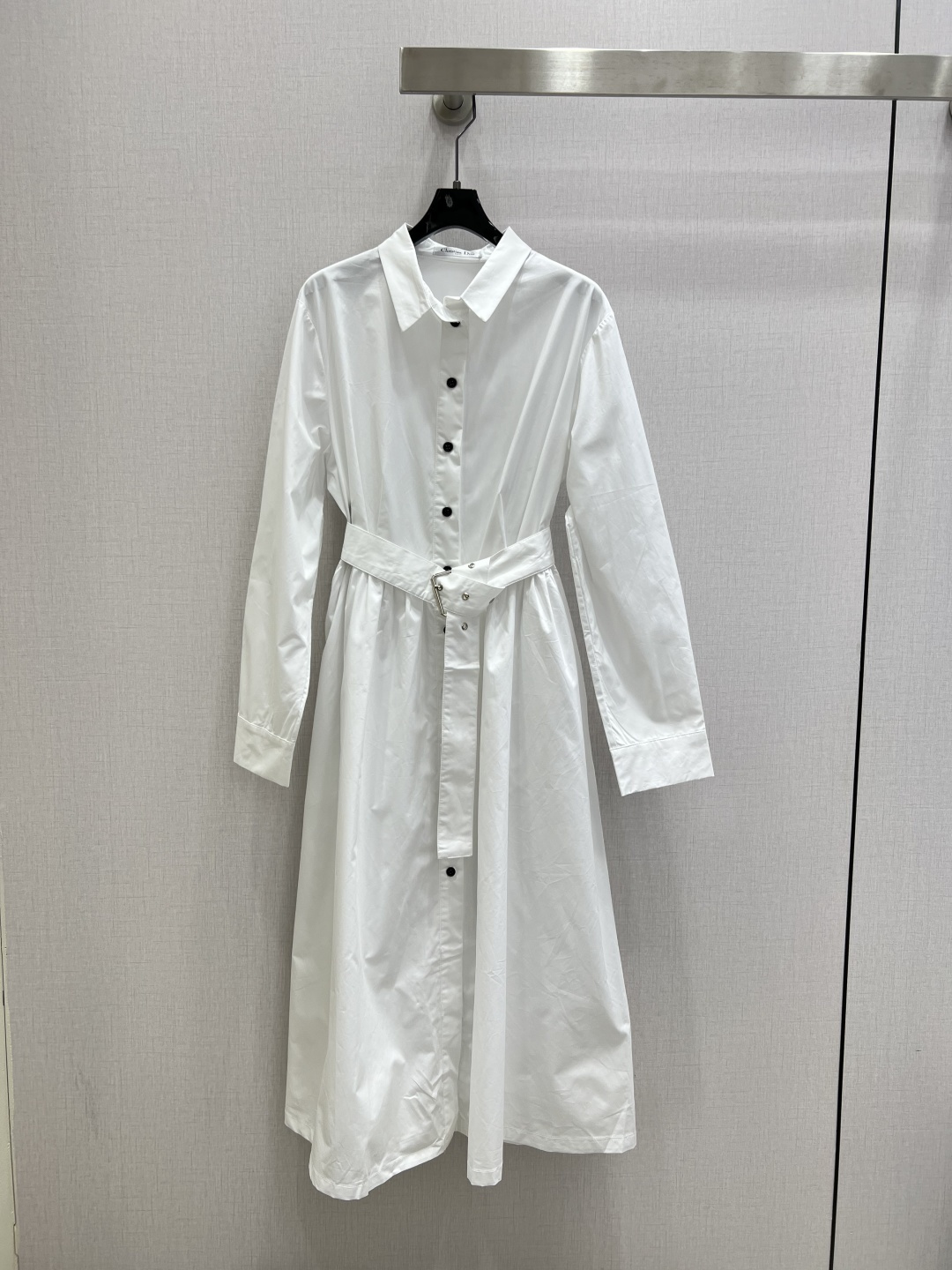 NO:747827,Highly recommended 26 early spring new shirt-belt dress. Low-key luxury three-dimensional tailoring. Streamlined line design. Noble and elegant yet full of gentle and intellectual temperament. Imported special materials. You will be amazed when you receive it. The texture of the customized fabric is amazing!  One color SML code high quality ABC,,skirts,shirts,19860909强烈推荐 26早春新款 衬衫腰带连衣裙 低调奢华立体剪裁 精简线条感设计 高贵典雅又尽显温柔知性的气质 进口特殊材质 收到手会很惊艳 定制面料质感超赞！一个色 SML码 高品质ABC,,skirts,shirts,,Women's clothing