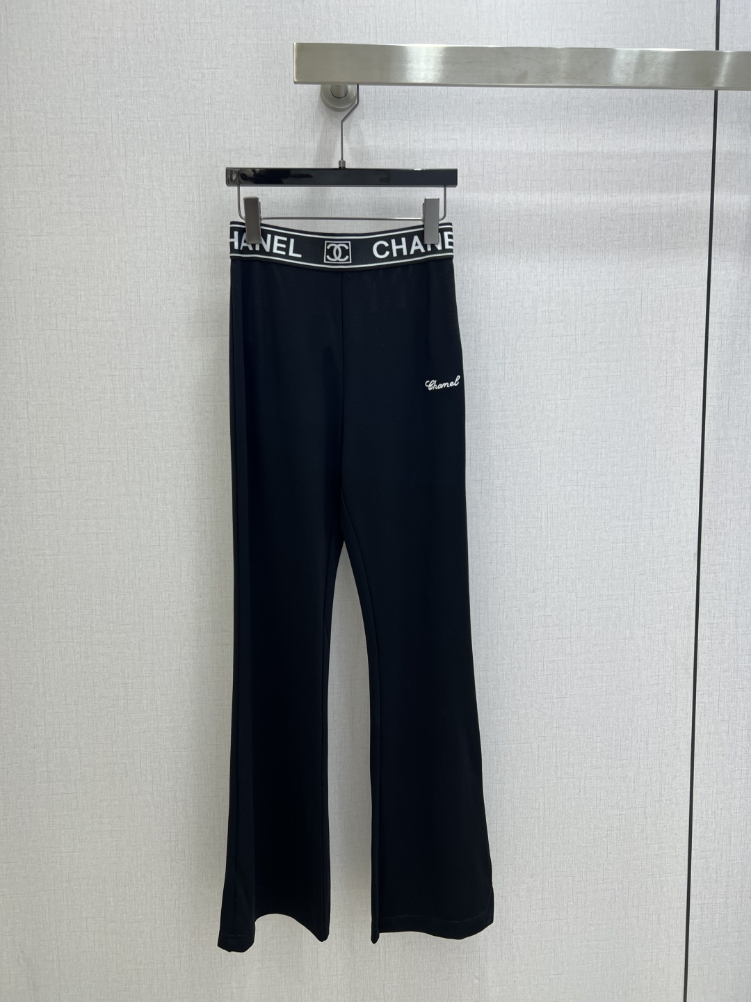 NO:750518,Highly recommended for 26 early spring new style, ribbon embroidered bootcut trousers, yoga pants, sports pants, fitness pants, tight and super slim, comfortable and easy to wear, looking slim and tall!  Super versatile, a must-have for a goddess’s wardrobe. Come and place an order. One color, SML code, high quality ABC,,19860909强烈推荐 26早春新款 织带刺绣微喇长裤 瑜珈裤,运动裤,健身裤,紧身超显瘦 舒适好穿上身显瘦又高挑！ 超百搭 女神衣橱必备款.砸单过来吧 一个色 SML码 高品质ABC,,,Women's clothing