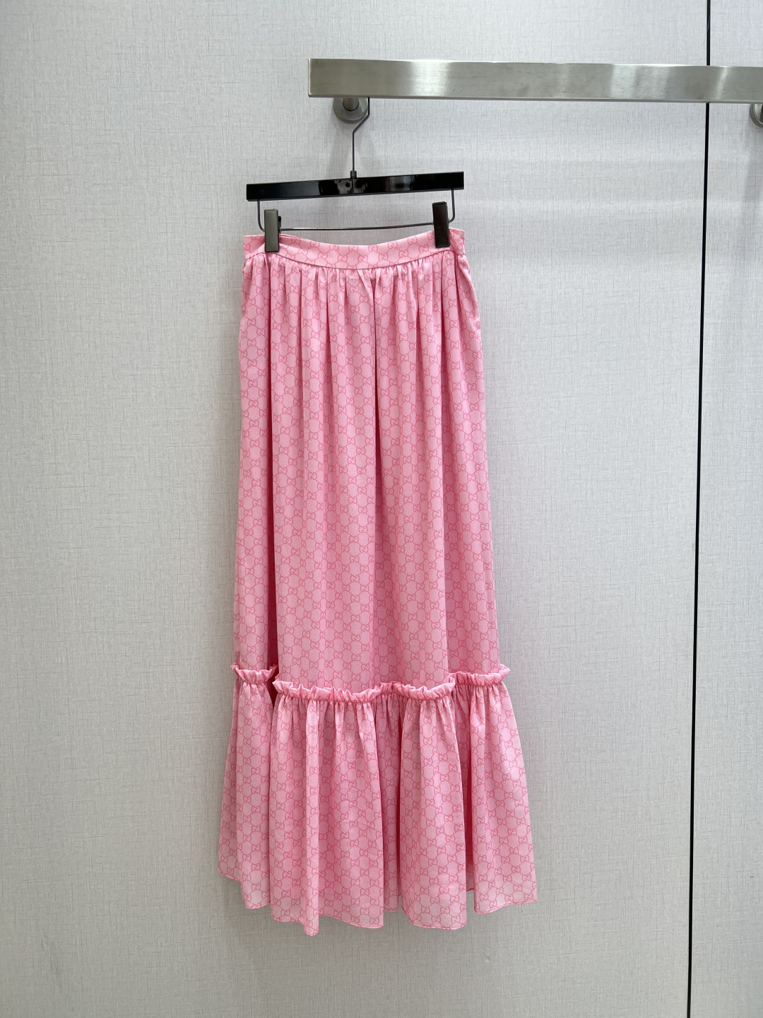 NO:751373,Highly recommended for the early spring of 26, printed silk scarf shirt, printed cake long skirt, separate batches, advanced custom fabrics, light and breathable fabrics, three-dimensional tailoring, matched with skirts from the same series, a set of upper body to create a fashionable style, low-key display of brand elegance, elegant and relaxed sense of sophistication, one color, SMLXL code, high quality,,skirts,shirts,19860909强烈推荐 26早春新款 印花丝巾衬衫印花蛋糕长半裙 分开批 高级定制面料 面料轻薄透气 立体剪裁 搭配同系列半裙 一套上身打造时髦风格 低调彰显品牌贵气 优雅又松弛的精致感 一个色 SMLXL码 高品,,skirts,shirts,,Women's clothing