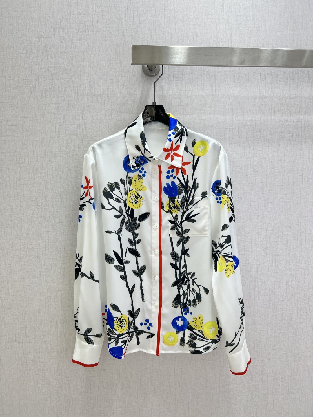 NO:751389,Highly recommended for early spring 26, printed long-sleeved shirts, printed skirts, separate batches, new series, French style long-sleeved shirts, advanced custom fabrics, light and breathable fabrics, three-dimensional tailoring, matched with skirts from the same series, a set of upper body to create a fashionable style, low-key display of brand elegance, elegant and relaxed sophistication, one color SML code, high quality lining, skirts, shirts,19860909强烈推荐 26早春新款 印花长袖衬衫印花半裙 分开批 系列新款 法式小香风长袖衬衫 高级定制面料 面料轻薄透气 立体剪裁 搭配同系列半裙 一套上身打造时髦风格 低调彰显品牌贵气 优雅又松弛的精致感 一个色 SML码 高品质衬,,skirts,shirts,,Women's clothing