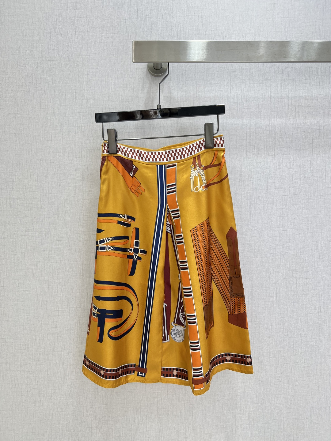 NO:751797,Highly recommended 26 early spring new silk printed skirt H official website same style silk twill skirt. The front and back pieces are 21 mm pure silk twill thick positioning printing, fashionable and versatile, fine workmanship. Two colors SMLXL code high quality ABC,,skirts,real silk,19860909强烈推荐 26早春新款 真丝印花半裙 H官网同款真丝斜纹绸半裙.前后片21姆米纯真丝斜纹稠定位印花,时尚百搭款,做工精细.两个色 SMLXL码 高品质ABC,,skirts,real silk,,Women's clothing