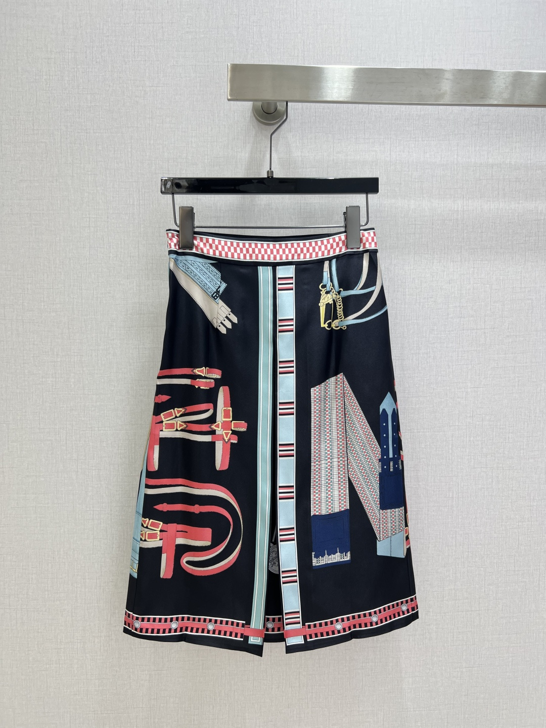 NO:751791,Highly recommended 26 early spring new silk printed skirt H official website same style silk twill skirt. The front and back pieces are 21 mm pure silk twill thick positioning printing, fashionable and versatile, fine workmanship. Two colors SMLXL code high quality ABC,,skirts,real silk,19860909强烈推荐 26早春新款 真丝印花半裙 H官网同款真丝斜纹绸半裙.前后片21姆米纯真丝斜纹稠定位印花,时尚百搭款,做工精细.两个色 SMLXL码 高品质ABC,,skirts,real silk,,Women's clothing