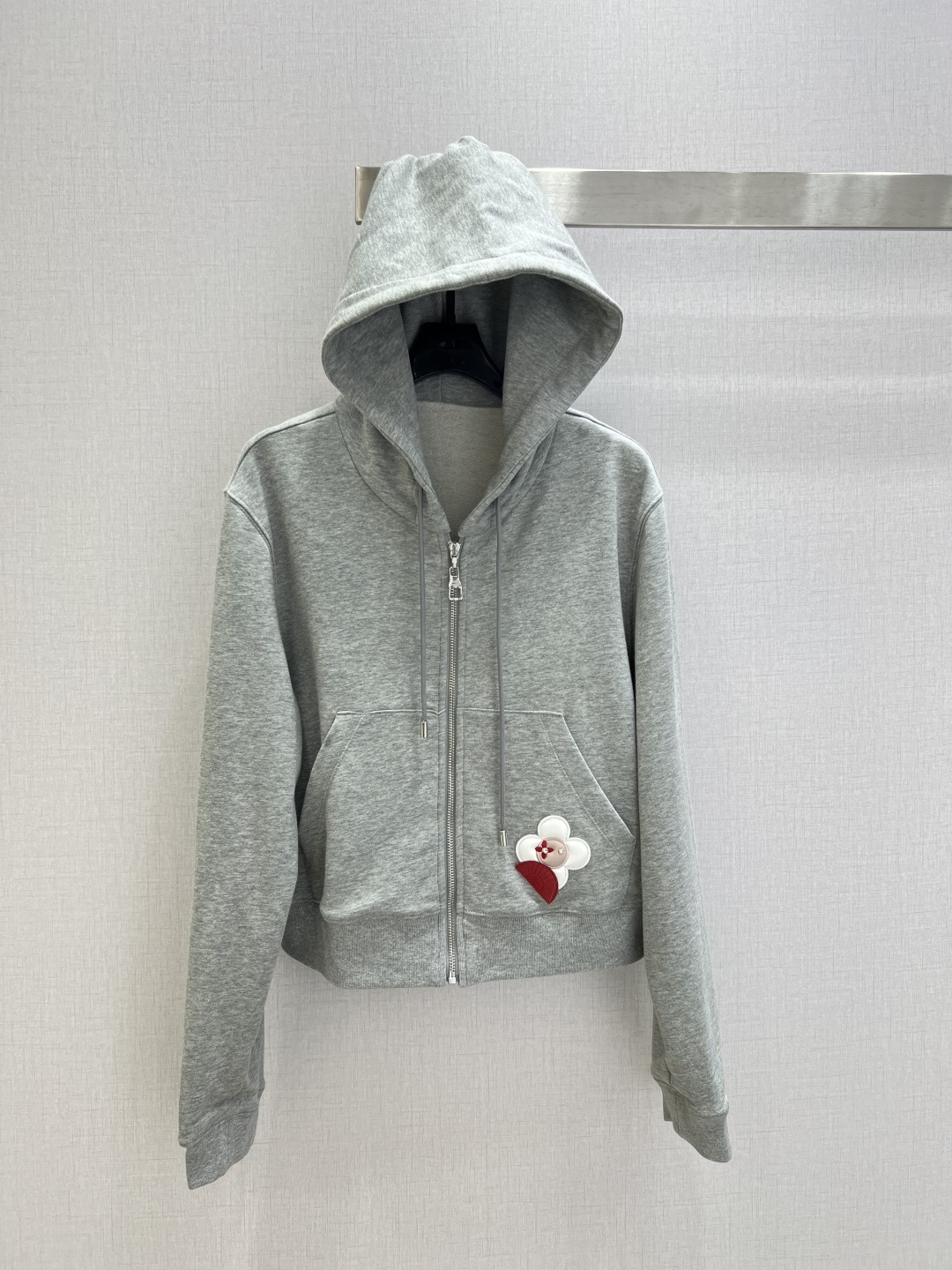 NO:757651,Highly recommended 26 early spring new hooded flower pocket jacket, comfortable and versatile, ordered from trading company!  Original product from single channel, easy to match, a rare one!  The quantity is limited, so be quick. Soft, delicate and stylish. A must-have!  One color SMLXL code High quality ABC,,jackets & coats,hats,19860909强烈推荐 26早春新款 连帽花朵口袋外套 舒适百搭 贸易公司订单货！原单渠道货 好搭配 不可多得的一款！数量有限要快 柔软细腻超有型 必备款！一个色 SMLXL码 高品质ABC,,jackets & coats,hats,,Women's clothing