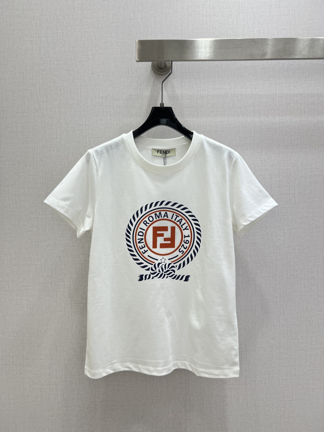 NO:790651,Highly recommended 26 early spring new round neck short-sleeved T-shirt with printed pattern; made of cotton fabric with soft and delicate texture; custom-made washed wheat accessories. The fit is comfortable and good-looking!  One color SML code high quality ABC,,T-shirt,tees,t-shirt,19860909强烈推荐 26早春新款 圆领印花图案短袖T恤；采用棉面料质感柔软细腻；定制洗水麦辅料齐.版型合身上身效果舒适好看！一个色 SML码 高品质ABC,,T-shirt,tees，t-shirt,,Women's clothing