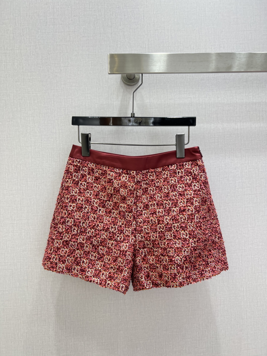NO:790697,Highly recommended 26 early spring new style, spliced ​​slub shorts, slub fabric decorated with double G pattern, workmanship depends on the details, high custom fabric, elegant and generous, one color SML code, high quality ABC,,shorts,19860909强烈推荐 26早春新款 拼接粗纺短裤 粗纺面料双G图案装饰 做工看细节 高定制面料 优雅大方 一个色 SML码 高品质ABC,,shorts,,Women's clothing