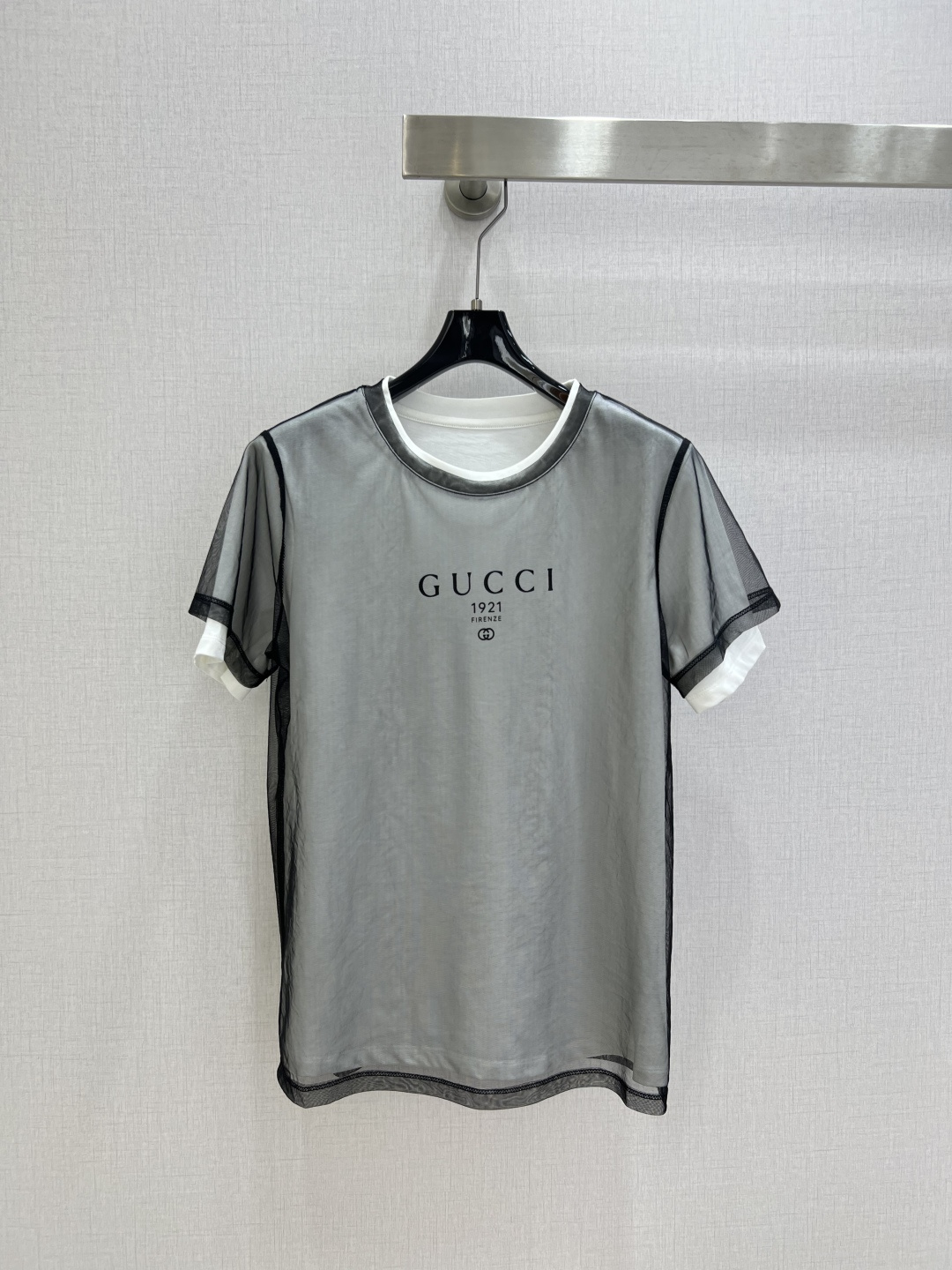 NO:762657,Highly recommended 26 early spring new two-piece mesh short-sleeved T-shirt, very dense and feels great, a really hard-working one!  !  Perfect details, regular fit!  The upper body is not picky at all, simple and generous, and instantly enhances your temperament. One color SML code, high quality ABC, T-shirt, tees, t-shirt,19860909强烈推荐 26早春新款 两件套网纱短袖T恤 密度很高手感超好 真的费劲心血的一款！！细节完美 常规版型！上身完全不挑人简单大方,瞬间提升气质 一个色 SML码 高品质ABC,,T-shirt,tees，t-shirt,,Women's clothing